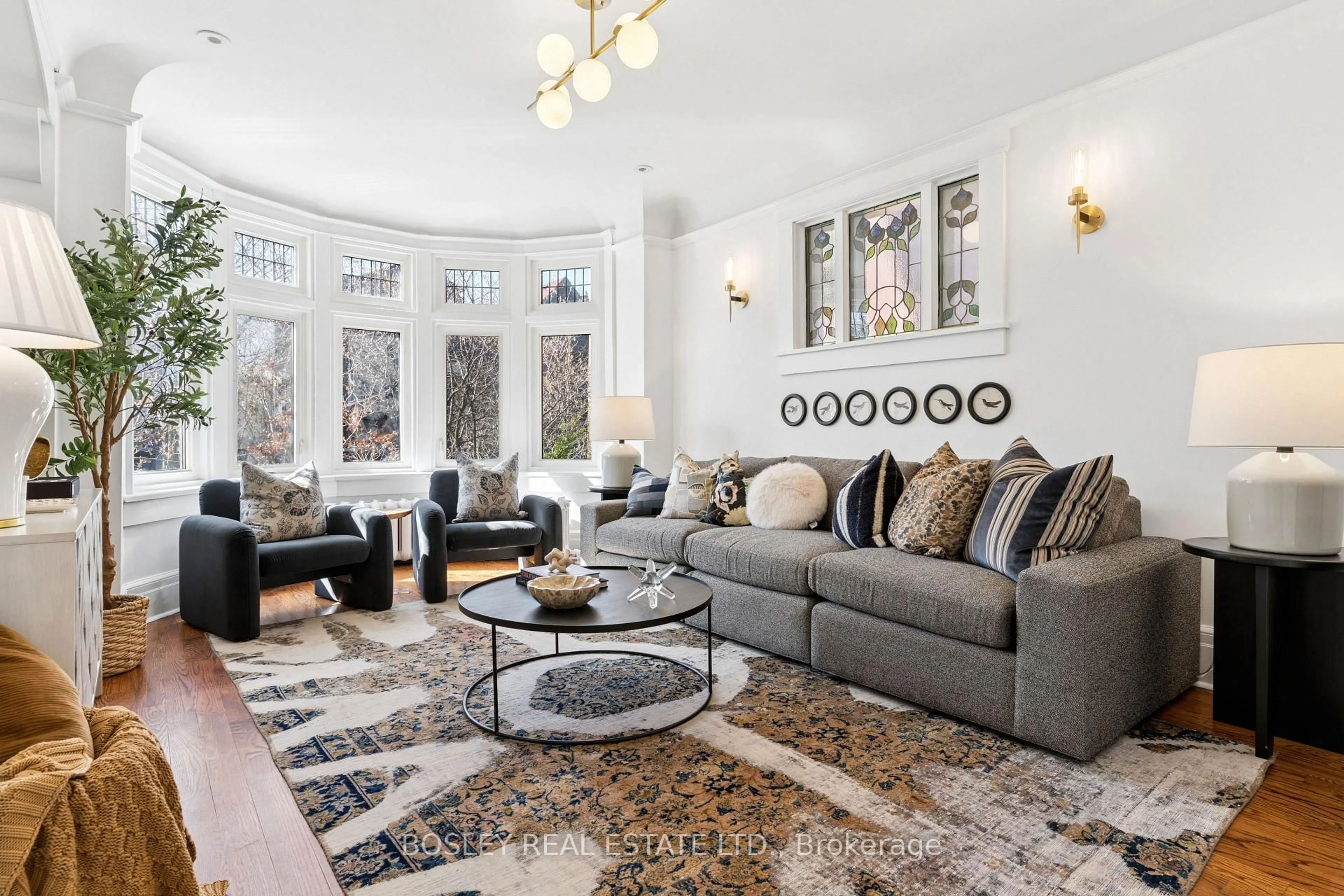 Living room with furniture, carpet floor for 220 Wright Ave, Toronto Ontario M6R 1L3