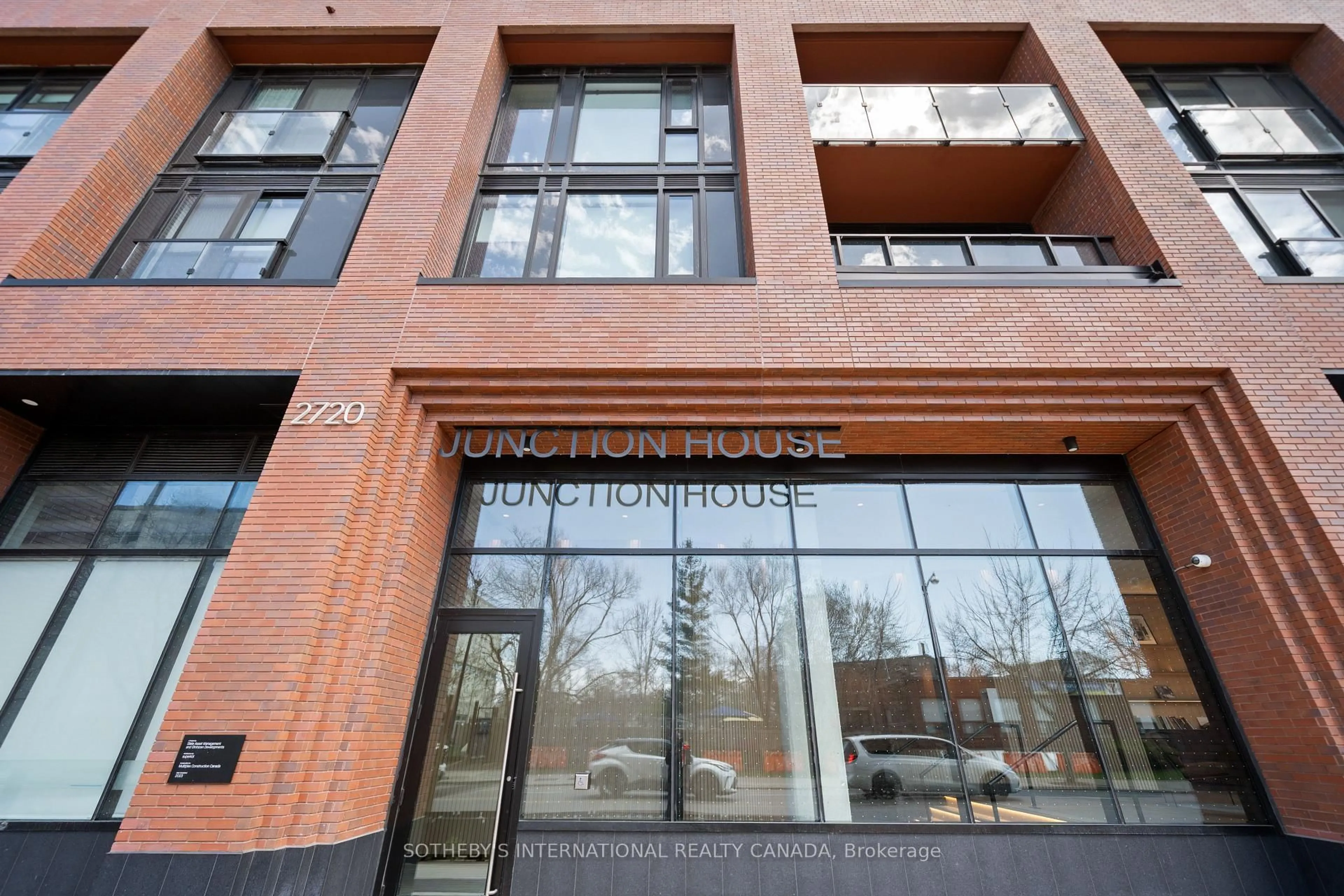 Home with brick exterior material, building for 2720 Dundas St #323, Toronto Ontario M6P 1Y2