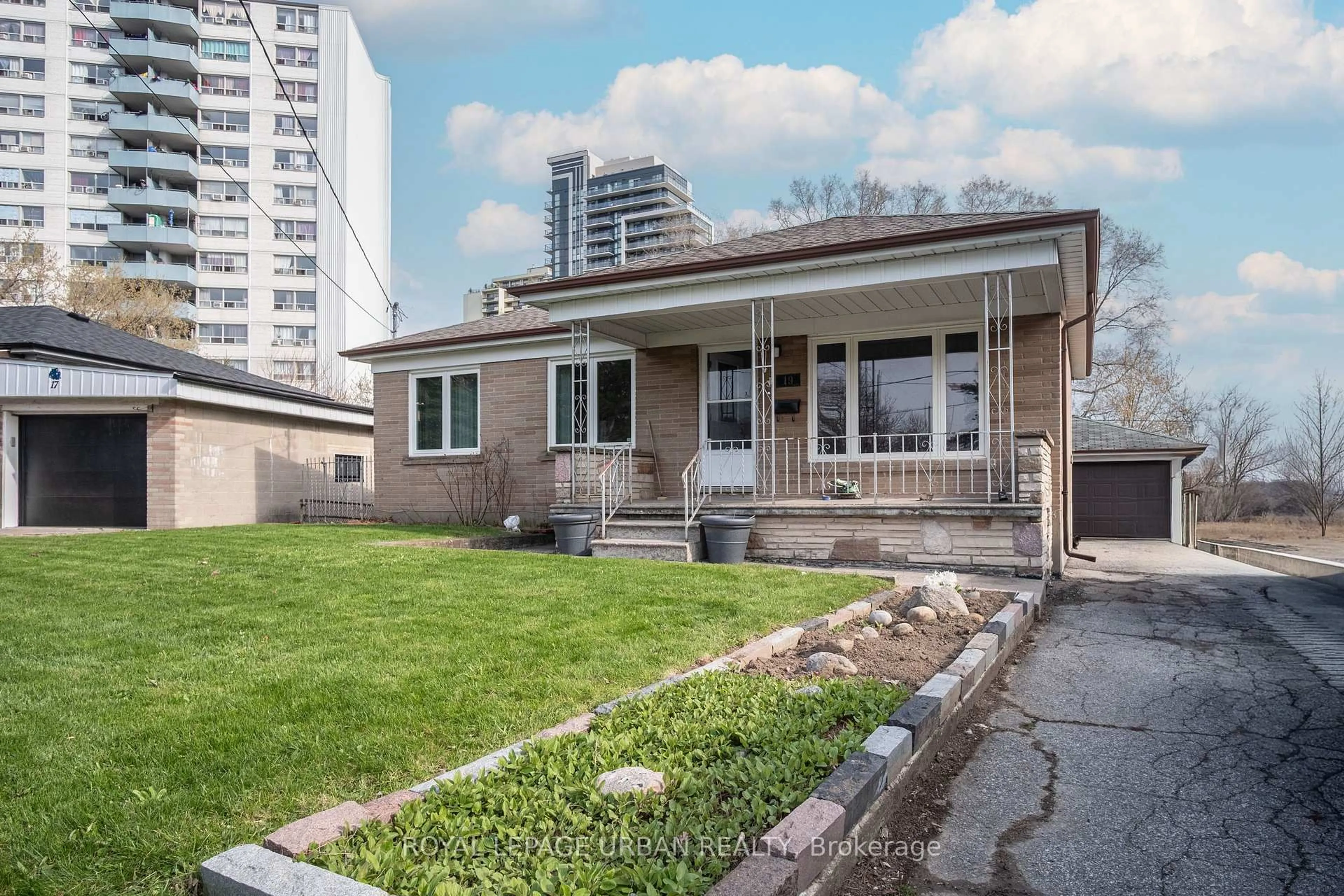 Unknown for 19 Battersea Cres, Toronto Ontario M6L 1G7
