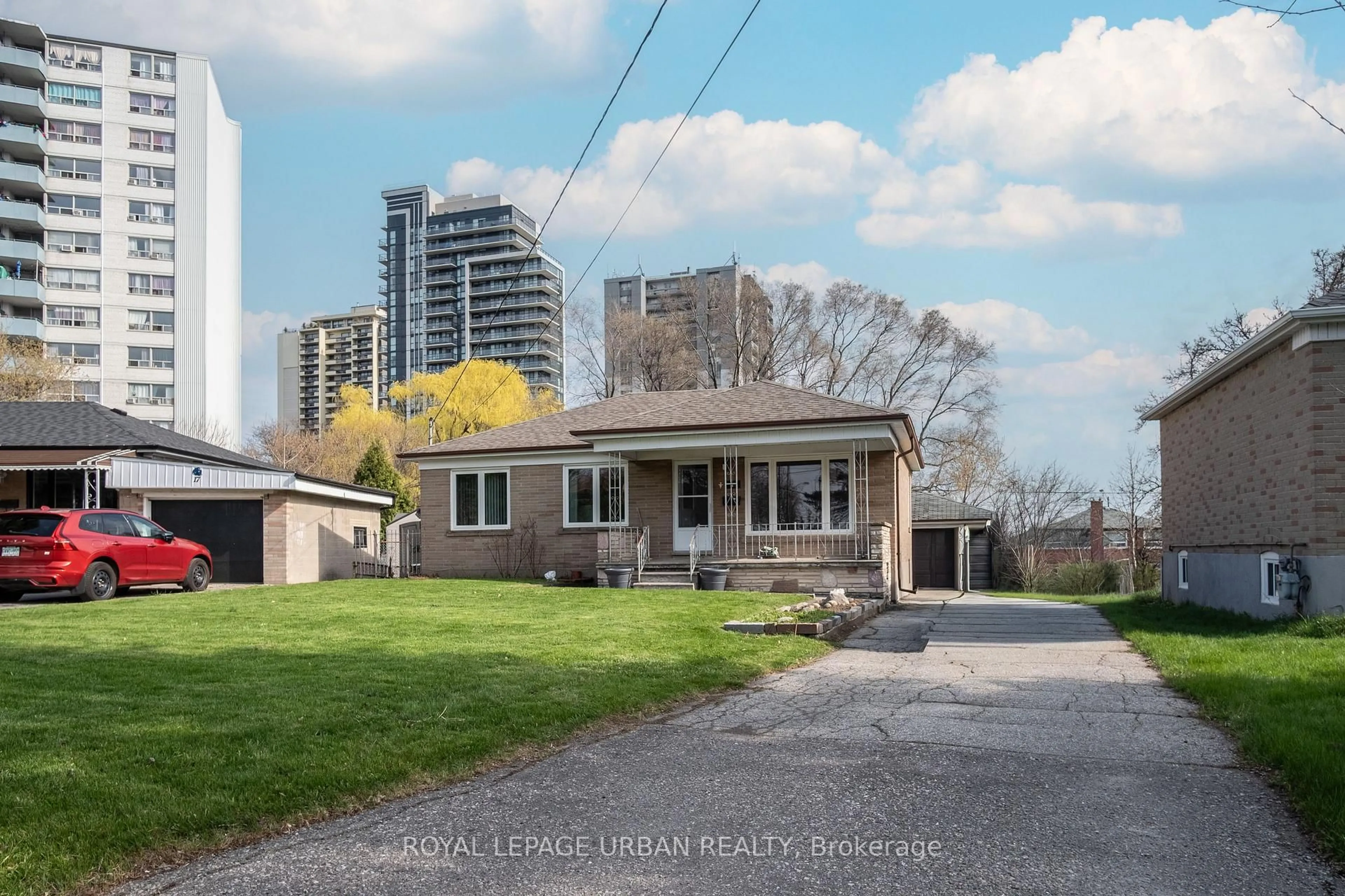 A pic from outside/outdoor area/front of a property/back of a property/a pic from drone, street for 19 Battersea Cres, Toronto Ontario M6L 1G7