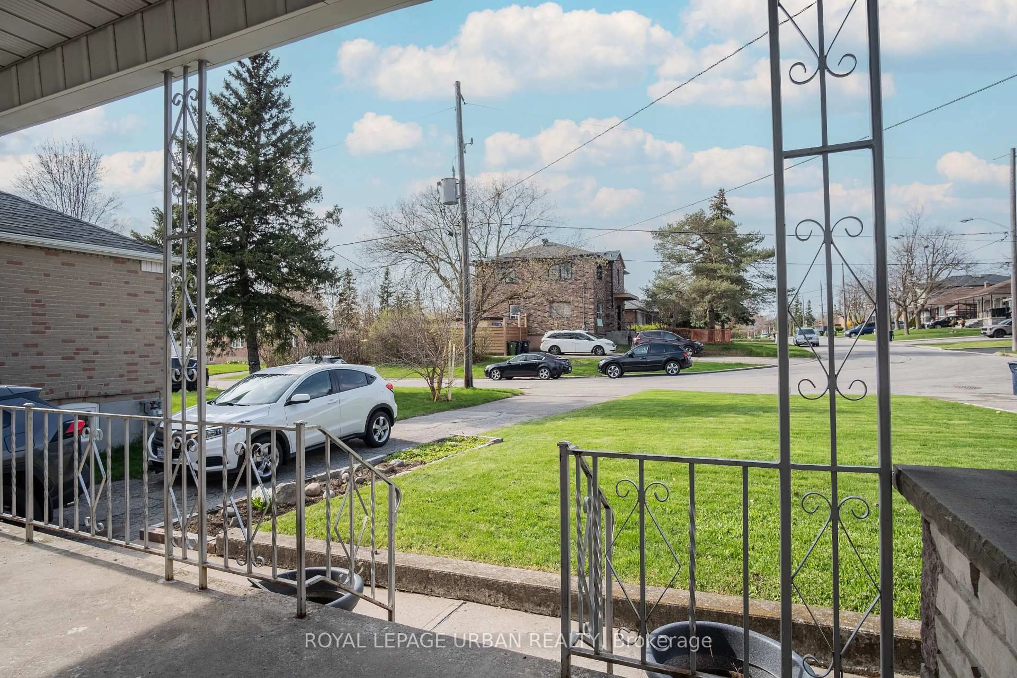 Patio, unknown for 19 Battersea Cres, Toronto Ontario M6L 1G7