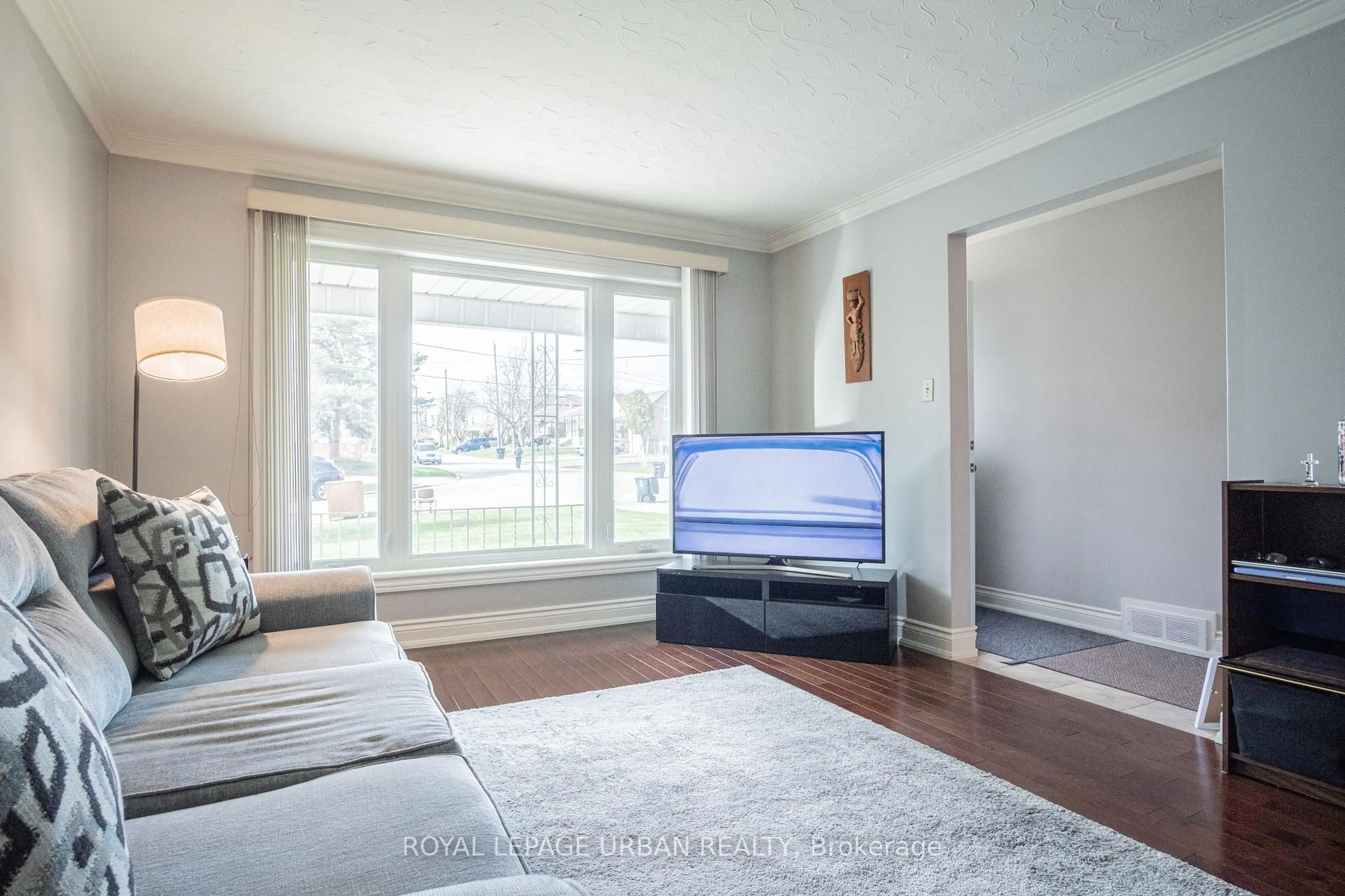 Living room with furniture, wood/laminate floor for 19 Battersea Cres, Toronto Ontario M6L 1G7