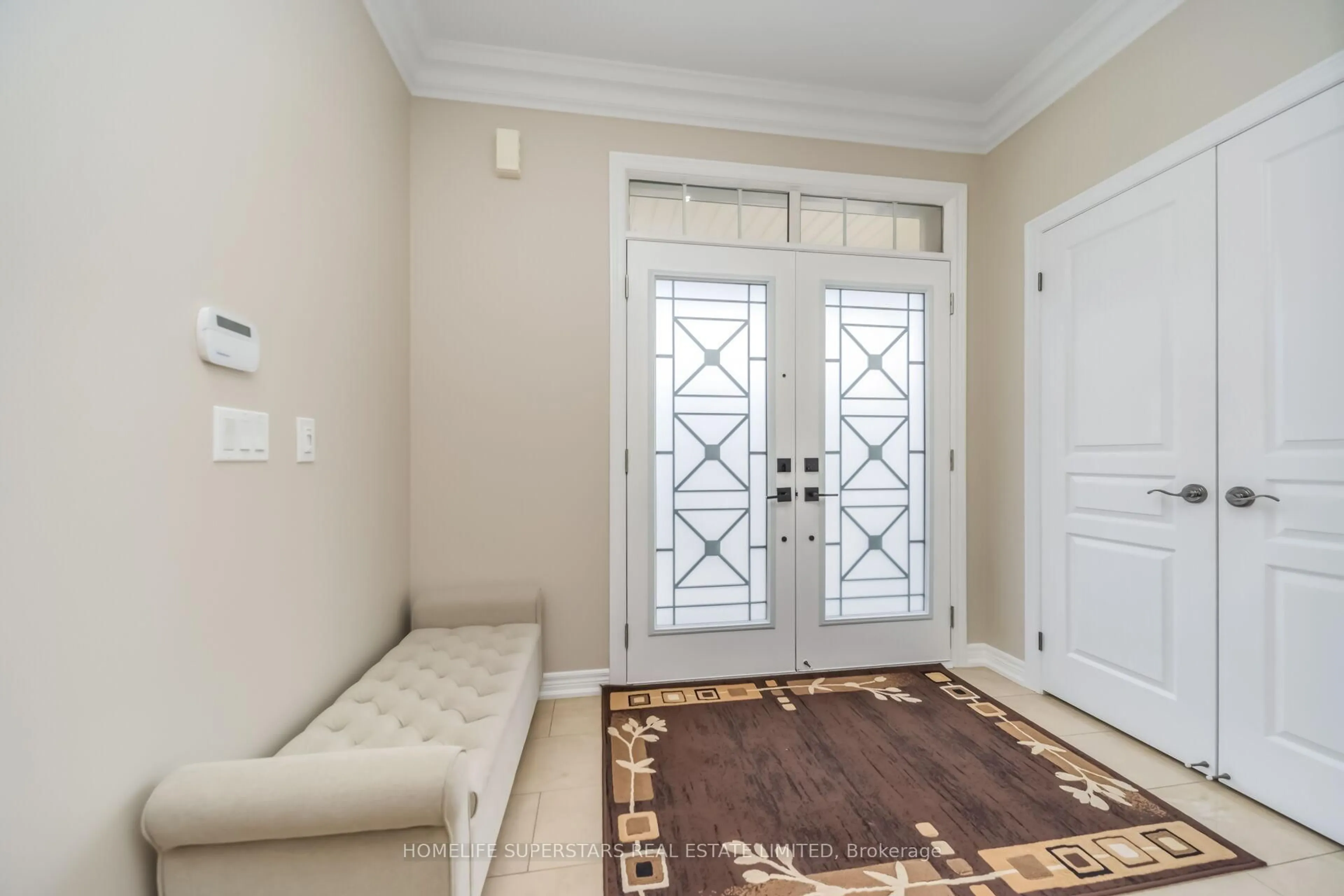 Indoor entryway for 8 Lisson Cres, Brampton Ontario L6X 5H8