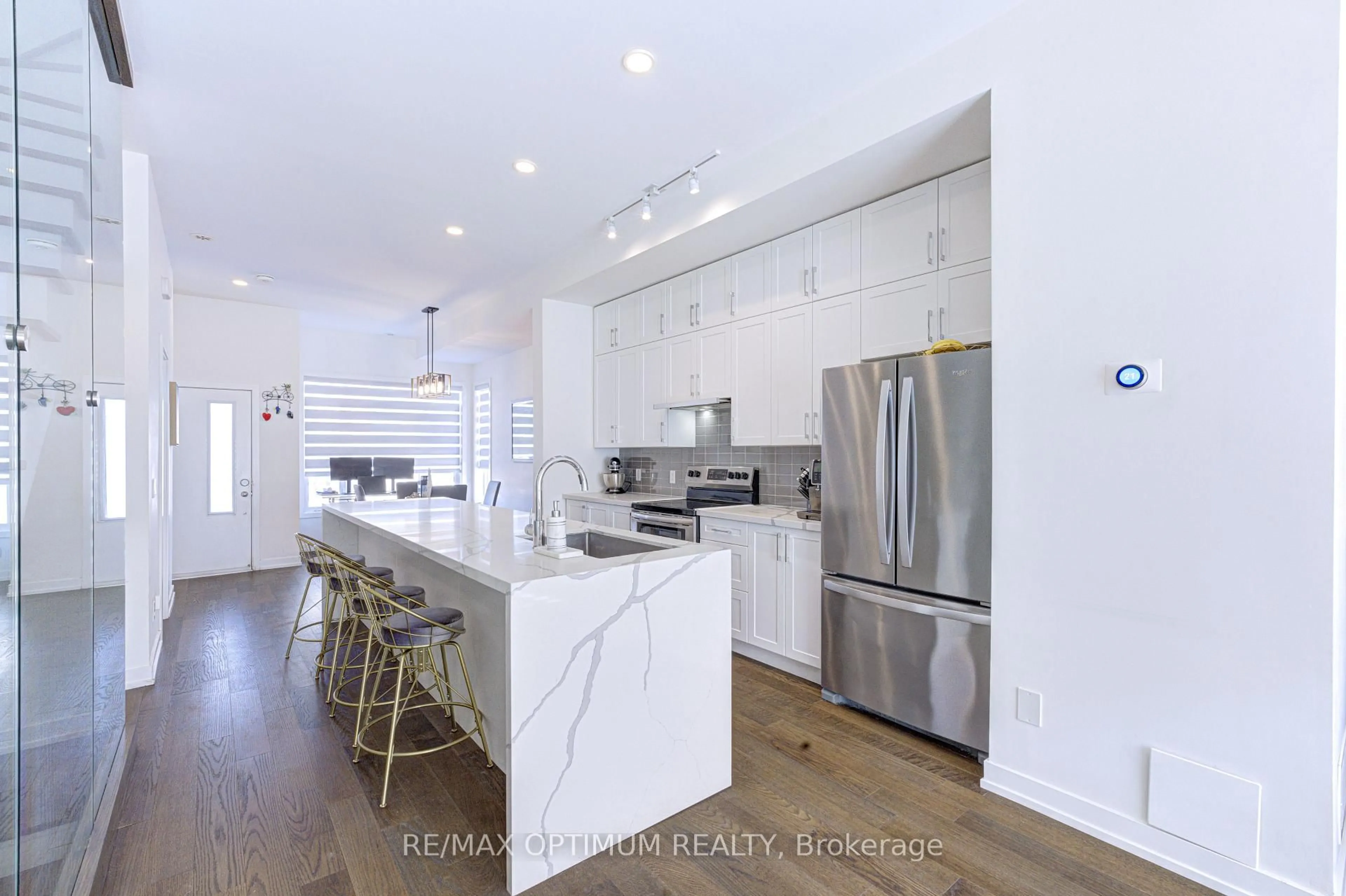 Open concept kitchen, unknown for 3070 Sixth Line #225, Oakville Ontario L6M 1P8