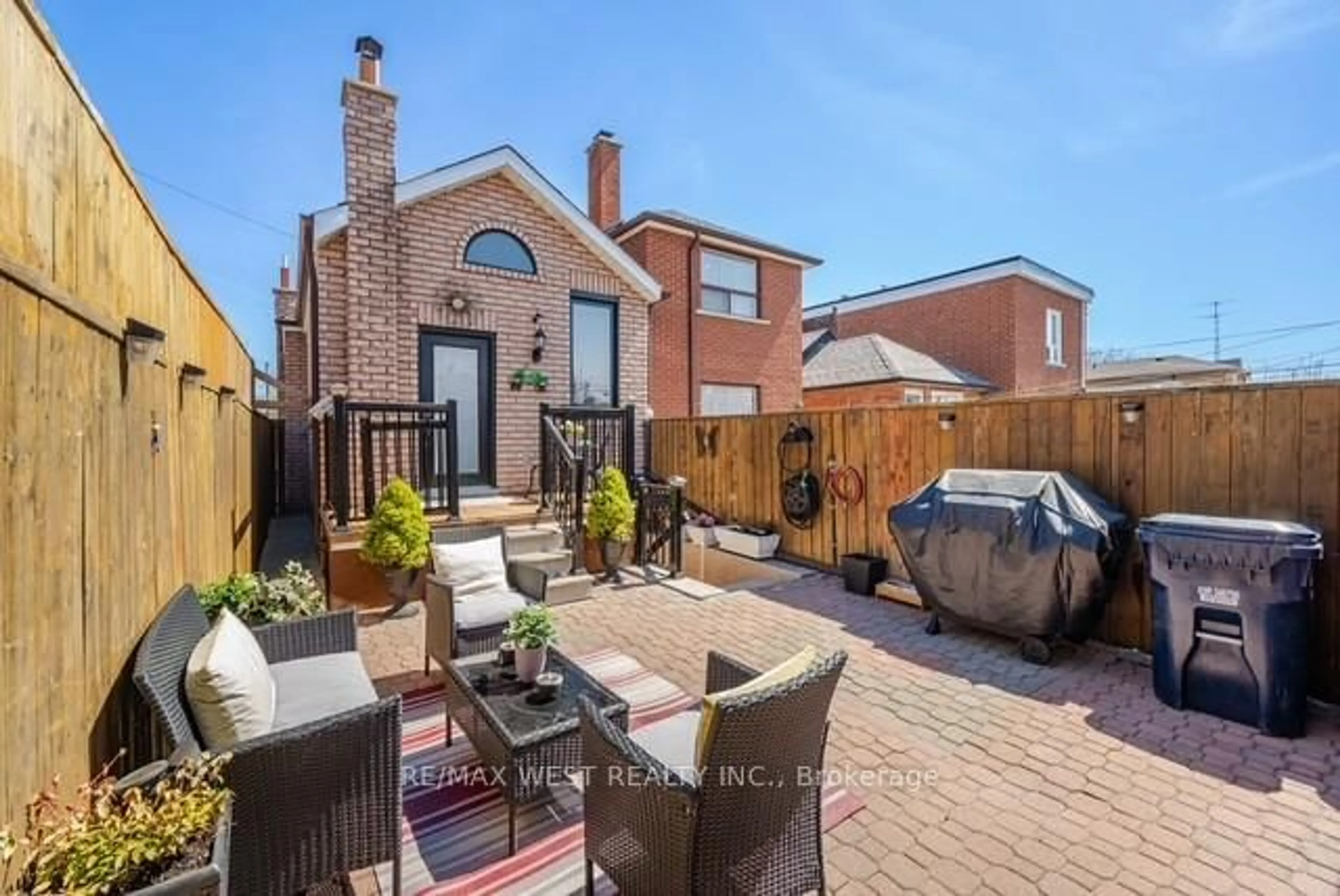 Patio, street for 524 Salem Ave, Toronto Ontario M6H 3E1