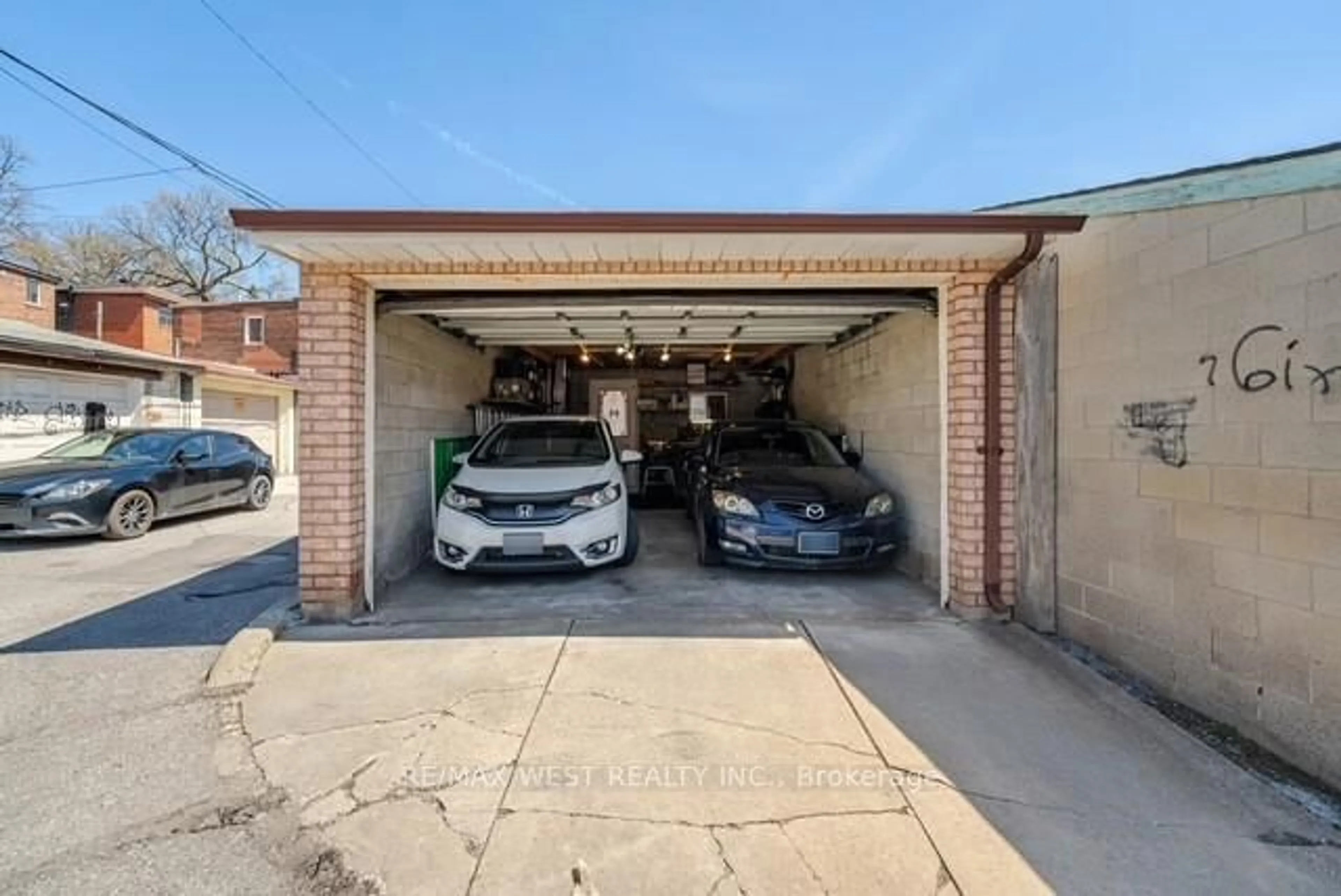 Indoor garage for 524 Salem Ave, Toronto Ontario M6H 3E1