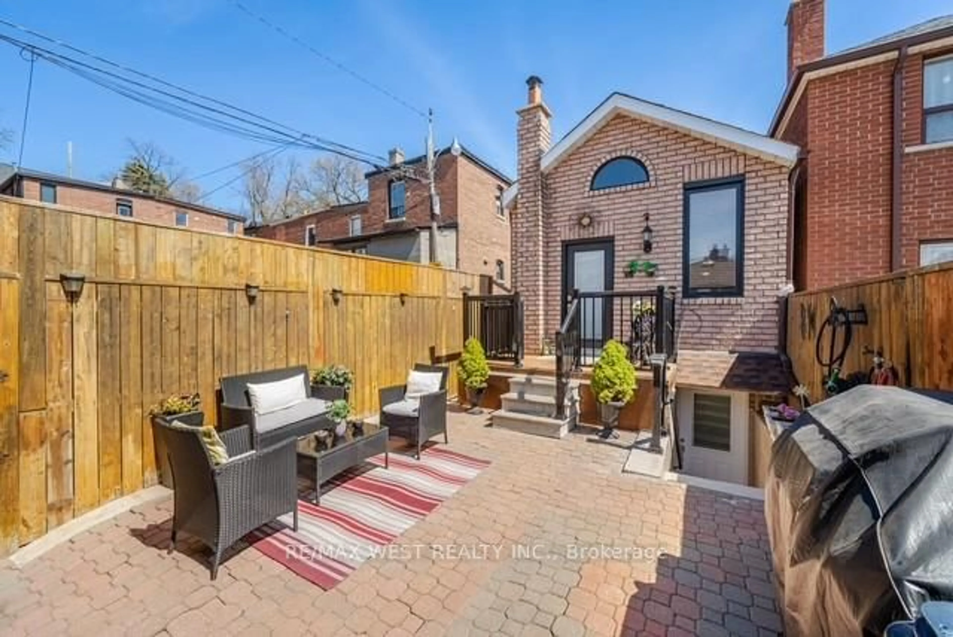 Patio, street for 524 Salem Ave, Toronto Ontario M6H 3E1