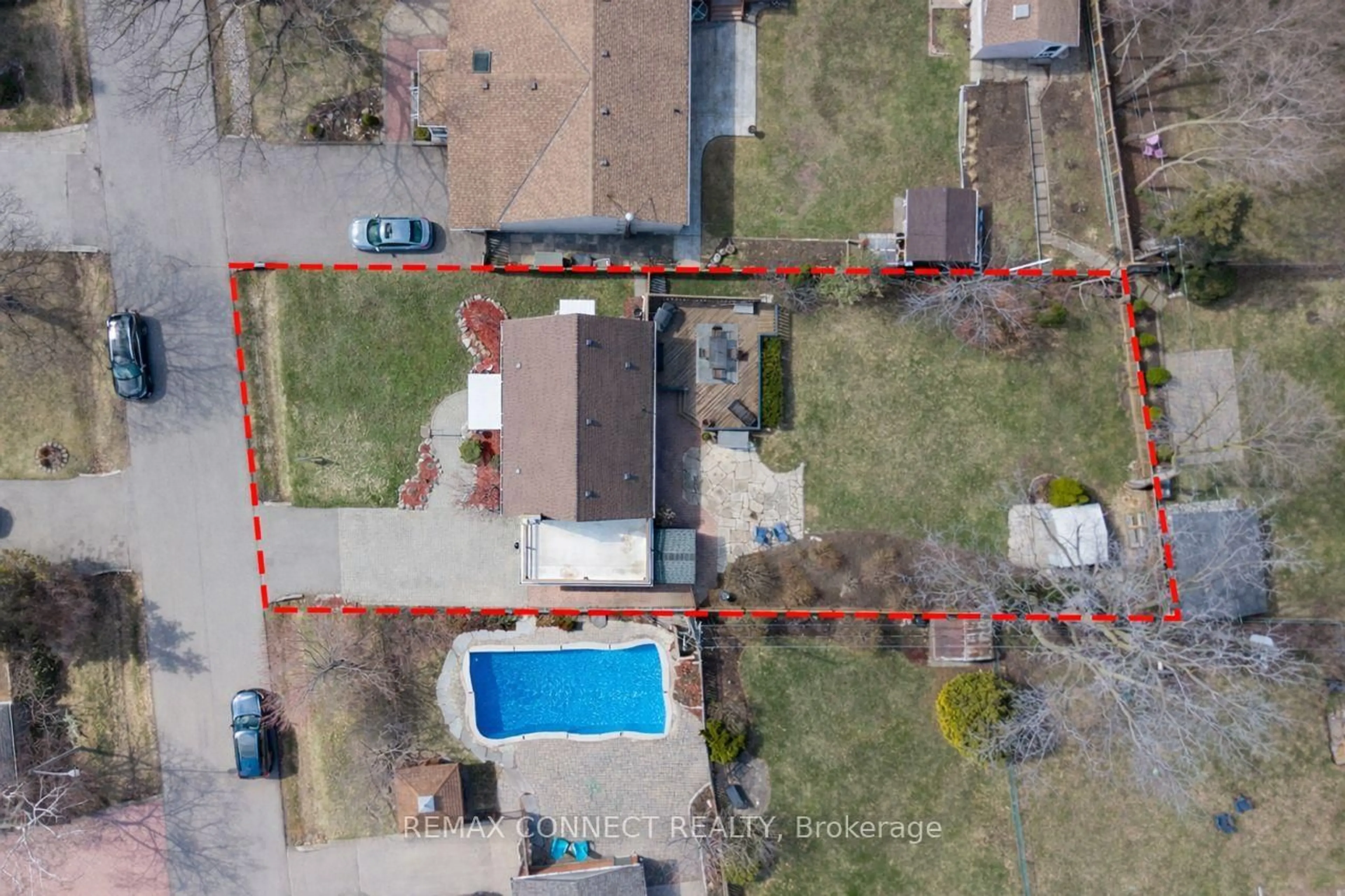 A pic from outside/outdoor area/front of a property/back of a property/a pic from drone, street for 961 Ribston Rd, Mississauga Ontario L4Y 1B5