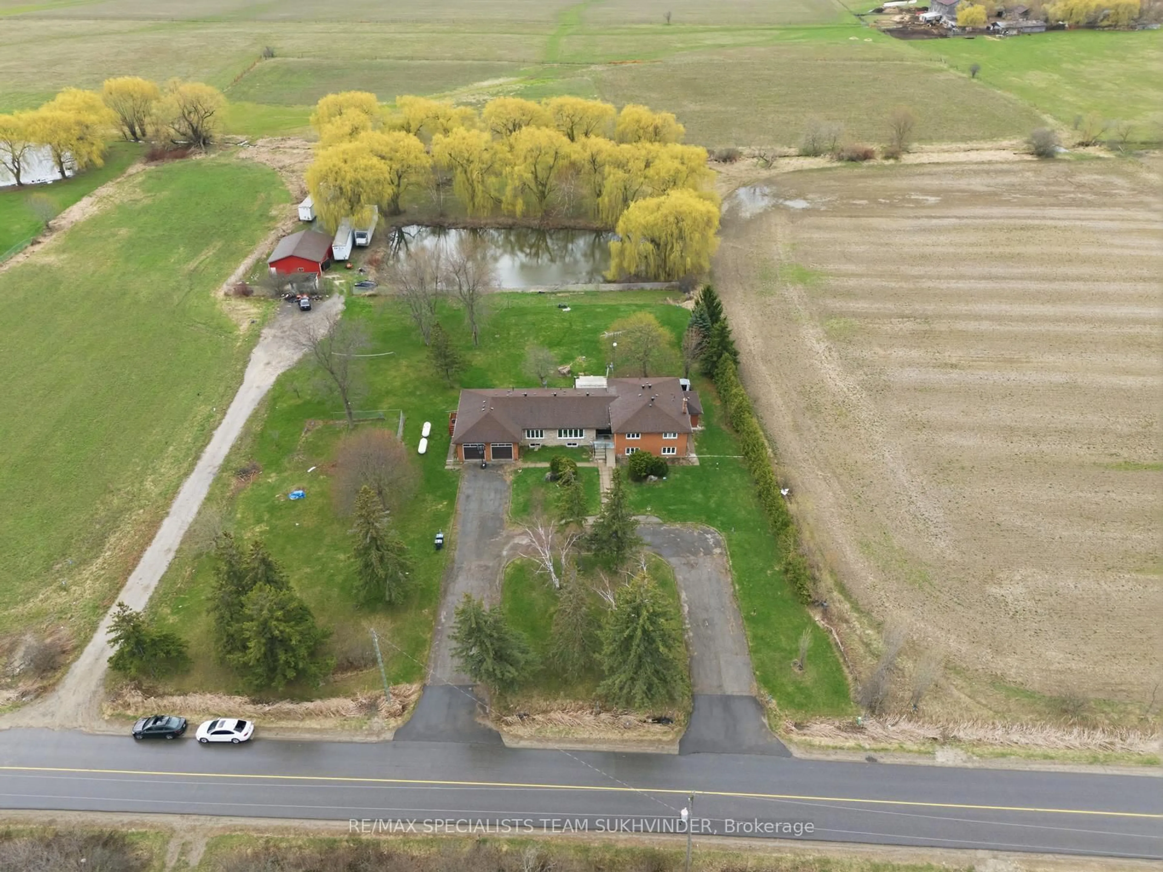 A pic from outside/outdoor area/front of a property/back of a property/a pic from drone, street for 13894 Innis Lake Rd, Caledon Ontario L7C 2Y6