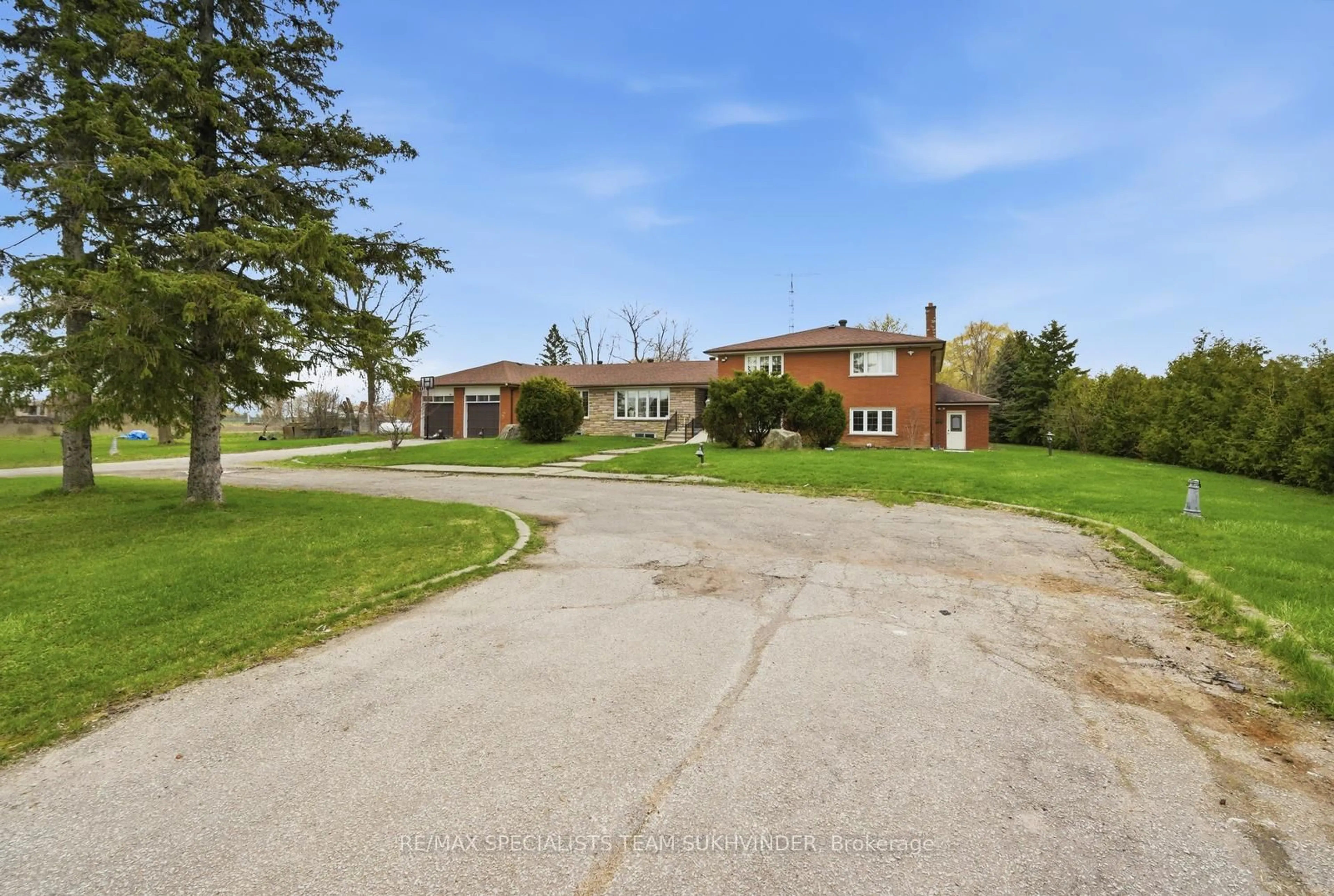 A pic from outside/outdoor area/front of a property/back of a property/a pic from drone, street for 13894 Innis Lake Rd, Caledon Ontario L7C 2Y6