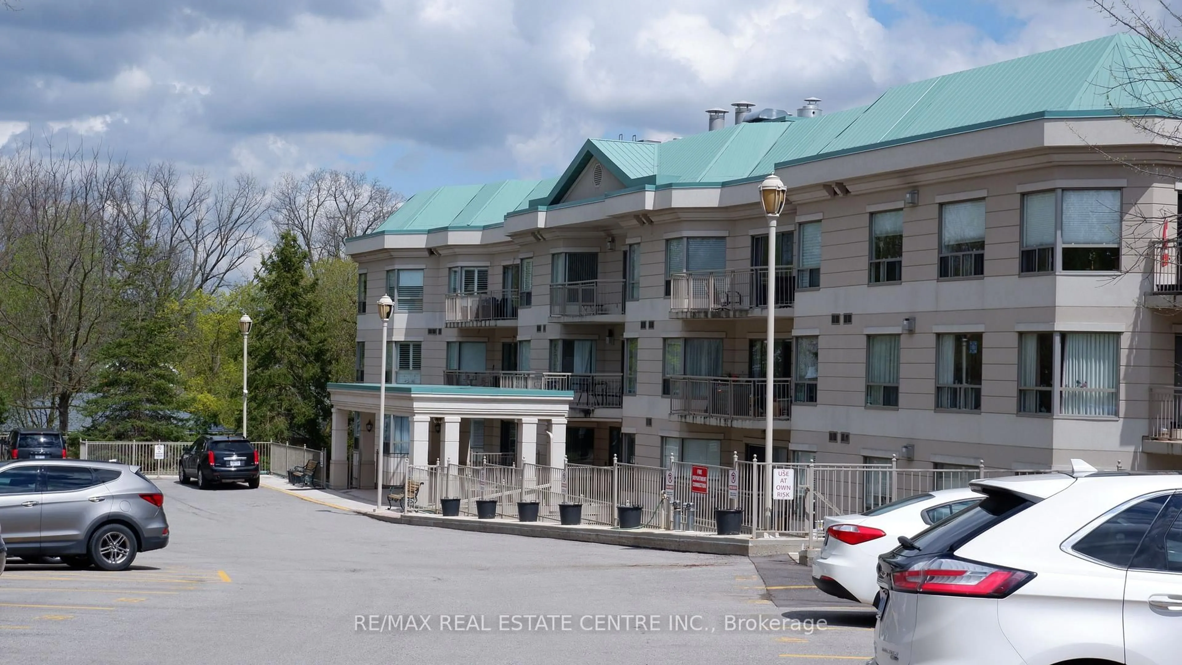 Unknown for 24 Chapel St #105, Halton Hills Ontario L7G 6A7