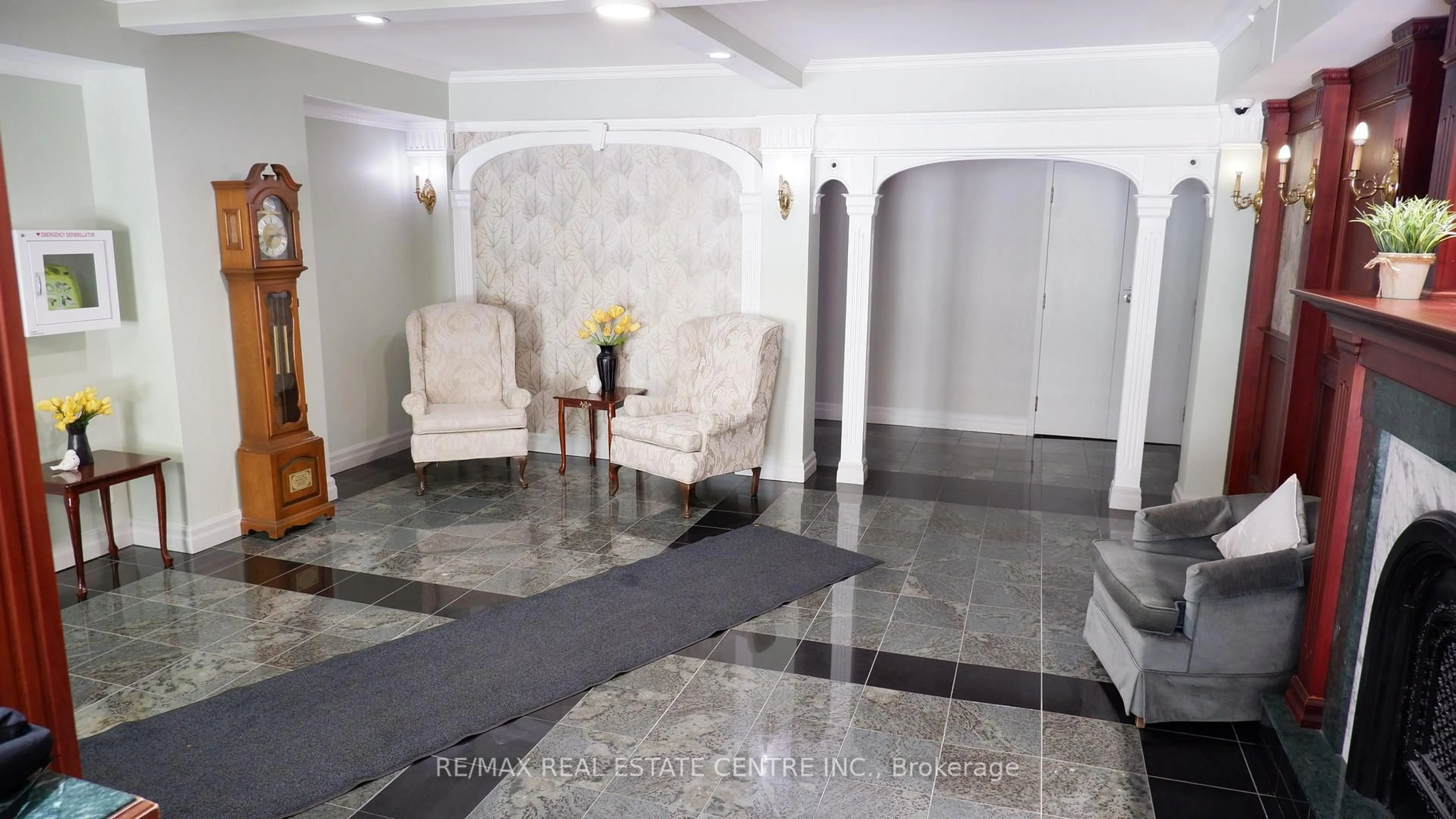 Lobby for 24 Chapel St #105, Halton Hills Ontario L7G 6A7