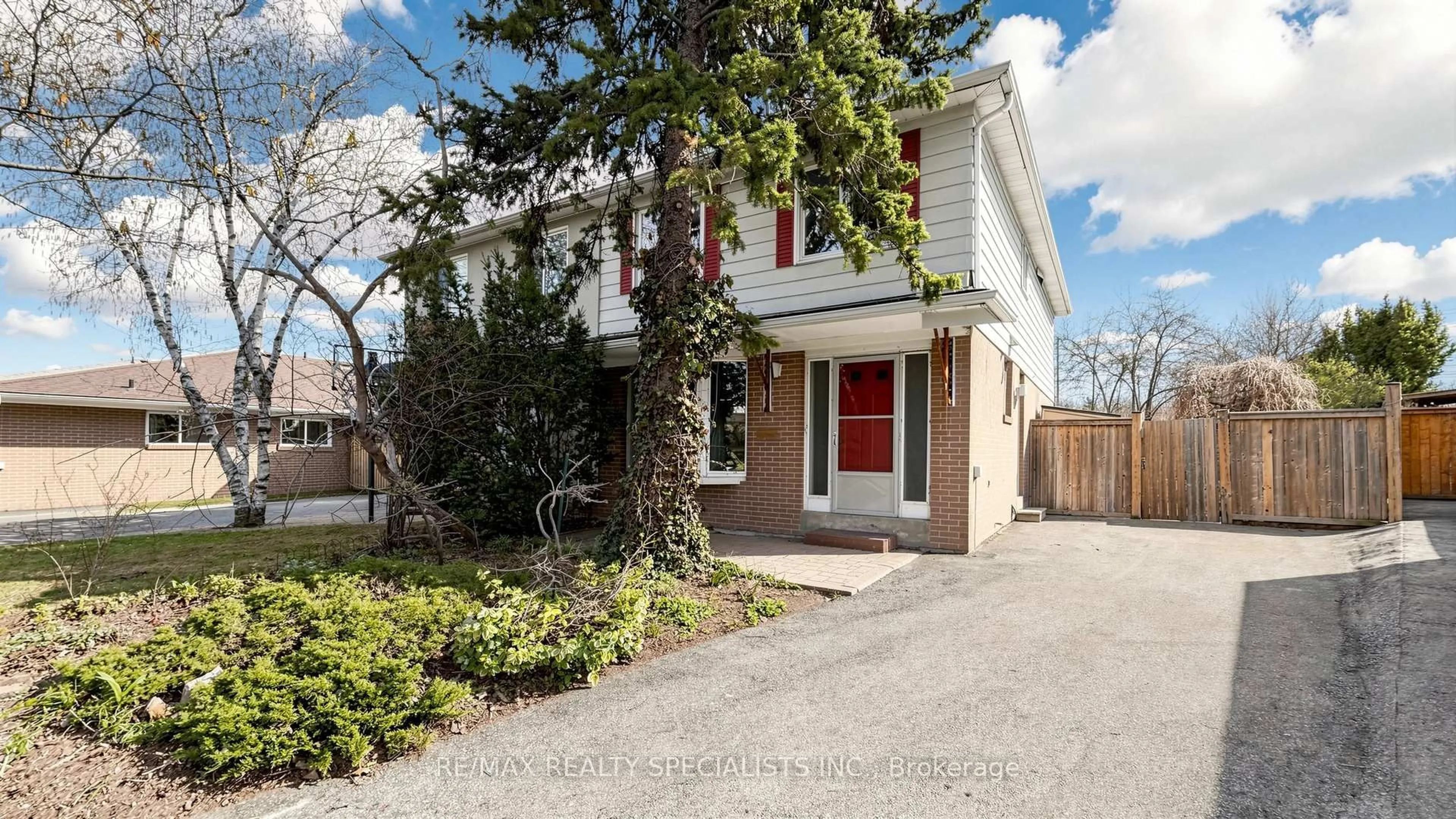 Home with brick exterior material, street for 2538 Barcella Cres, Mississauga Ontario L5K 1E2