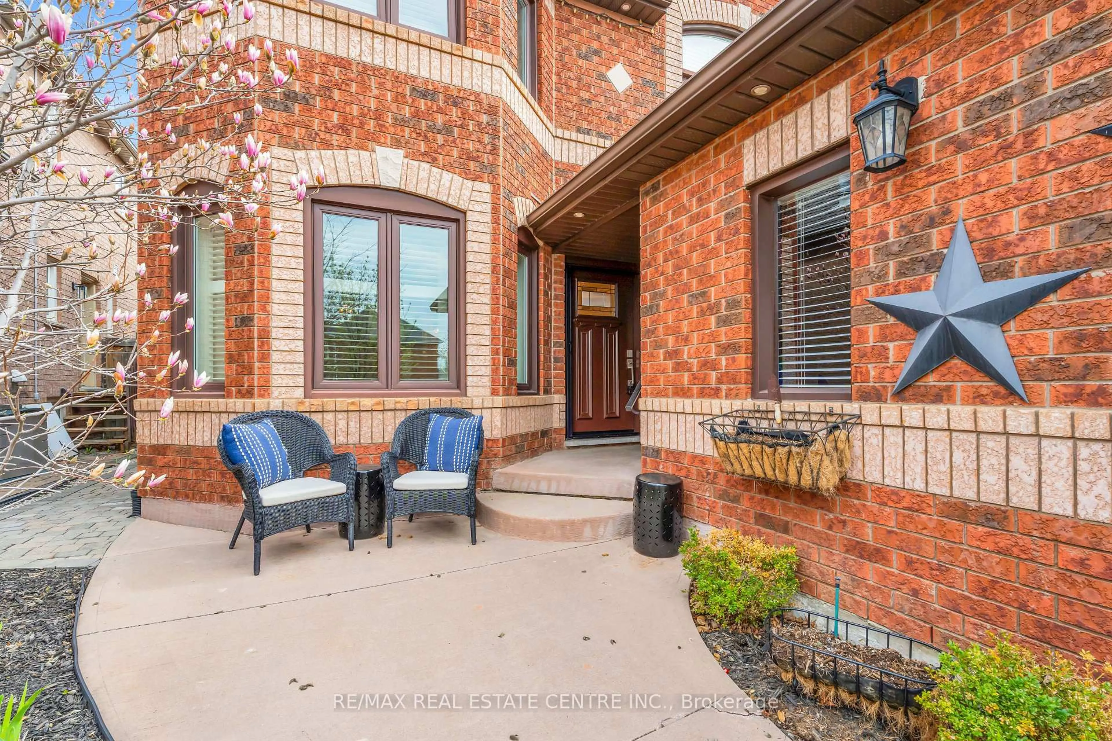 Home with brick exterior material, street for 48 Chester Cres, Halton Hills Ontario L7G 5W5