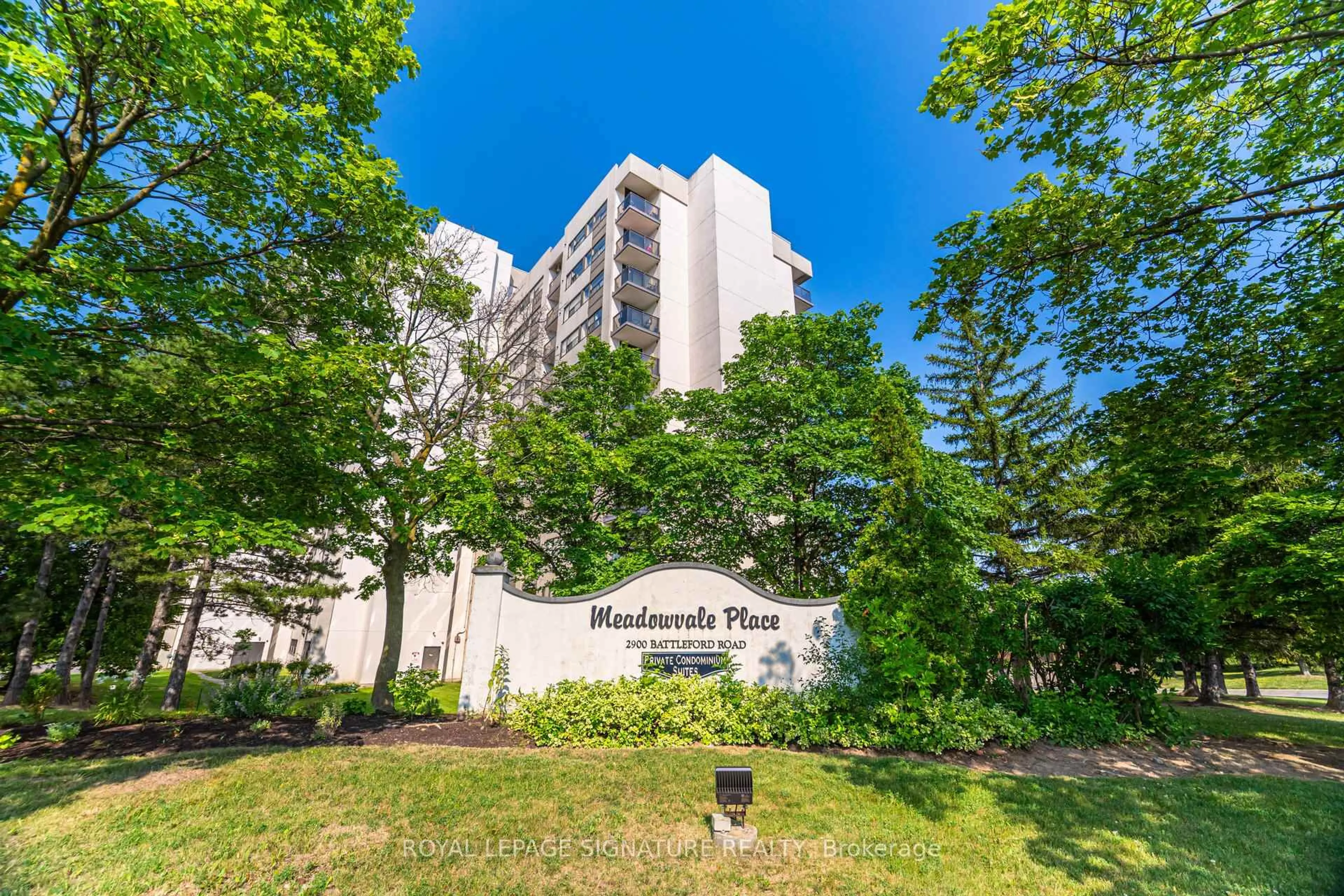 Indoor foyer for 2900 Battleford Rd #214, Mississauga Ontario L5N 2V9
