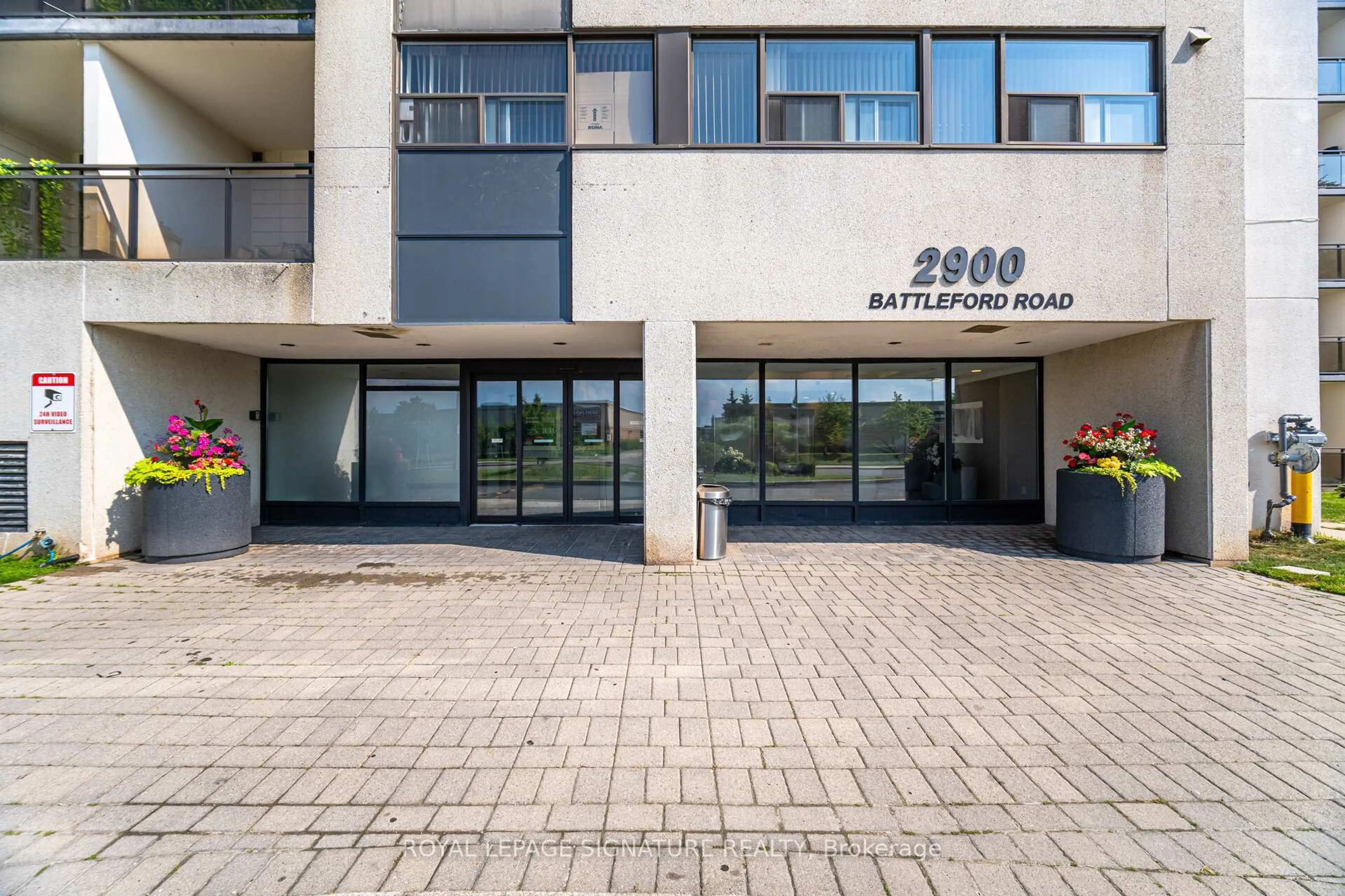Patio, building for 2900 Battleford Rd #214, Mississauga Ontario L5N 2V9