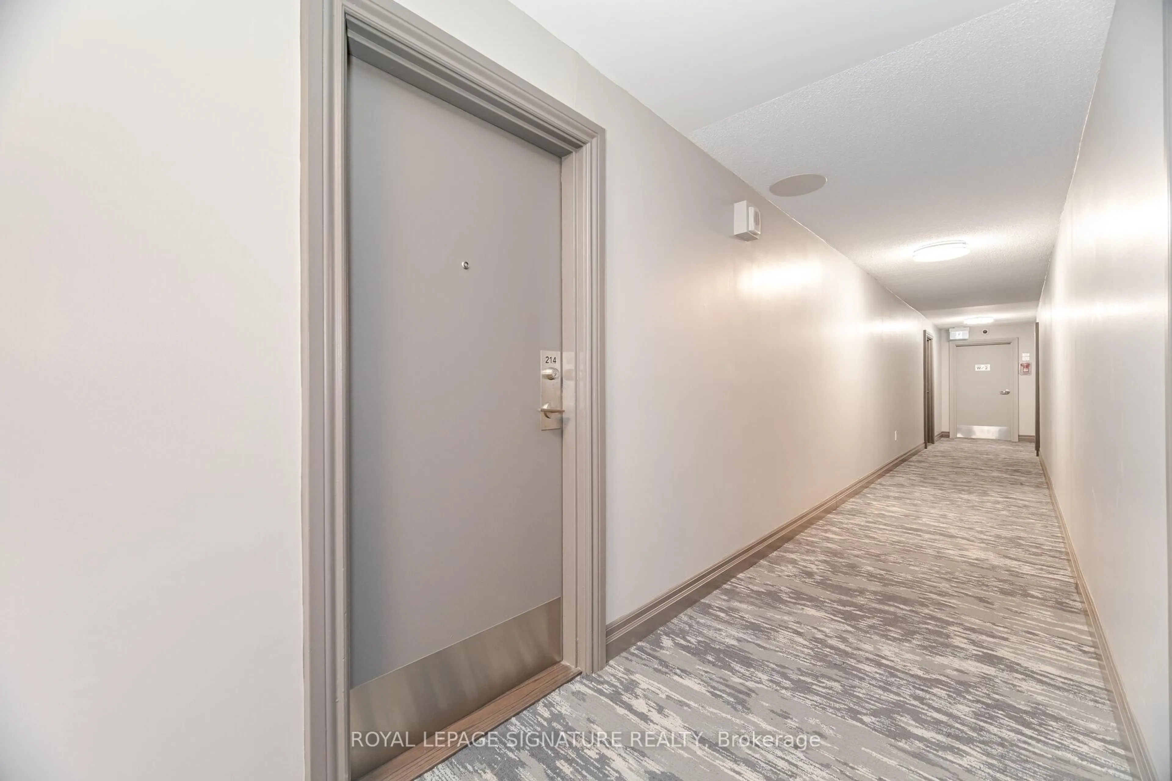 Indoor foyer for 2900 Battleford Rd #214, Mississauga Ontario L5N 2V9