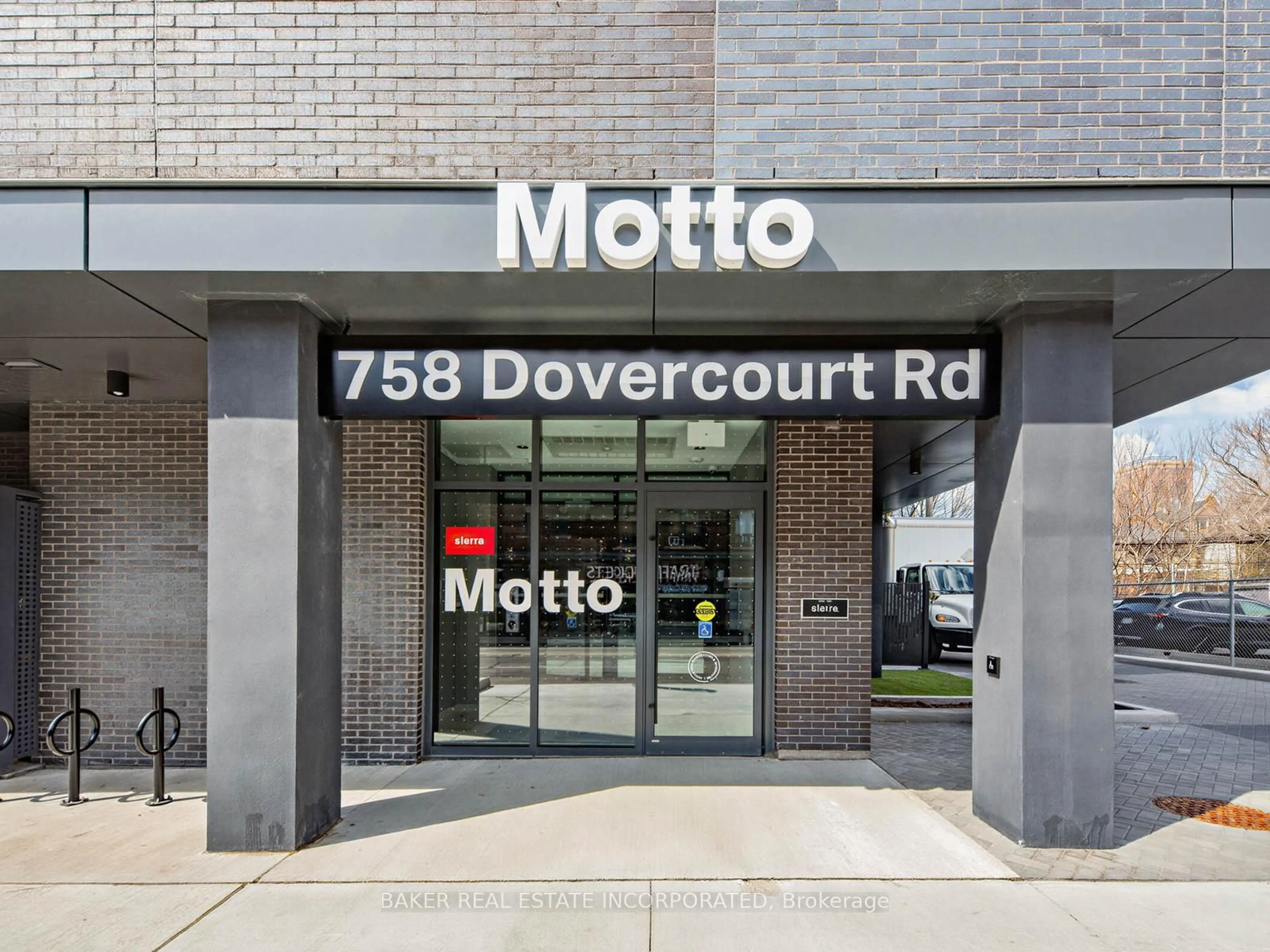 Indoor foyer for 758 Dovercourt Rd #1102, Toronto Ontario M6H 0G7