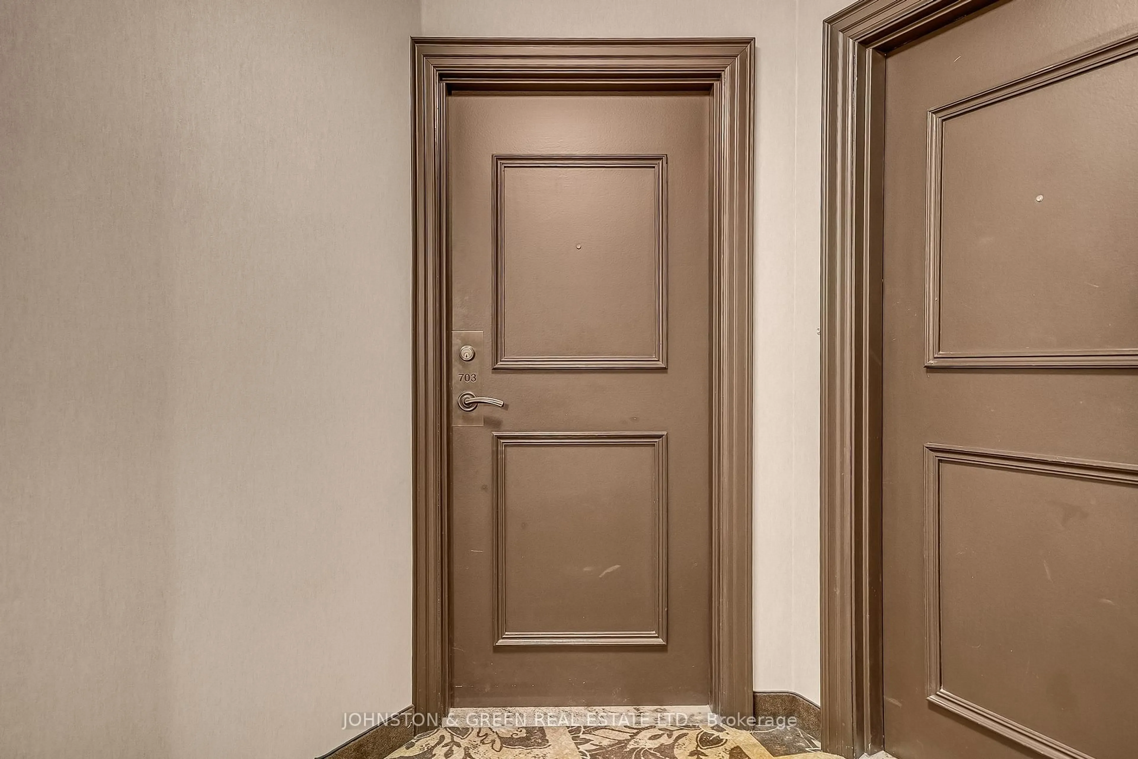 Indoor foyer for 1300 Bloor St #703, Mississauga Ontario L4Y 3Z2