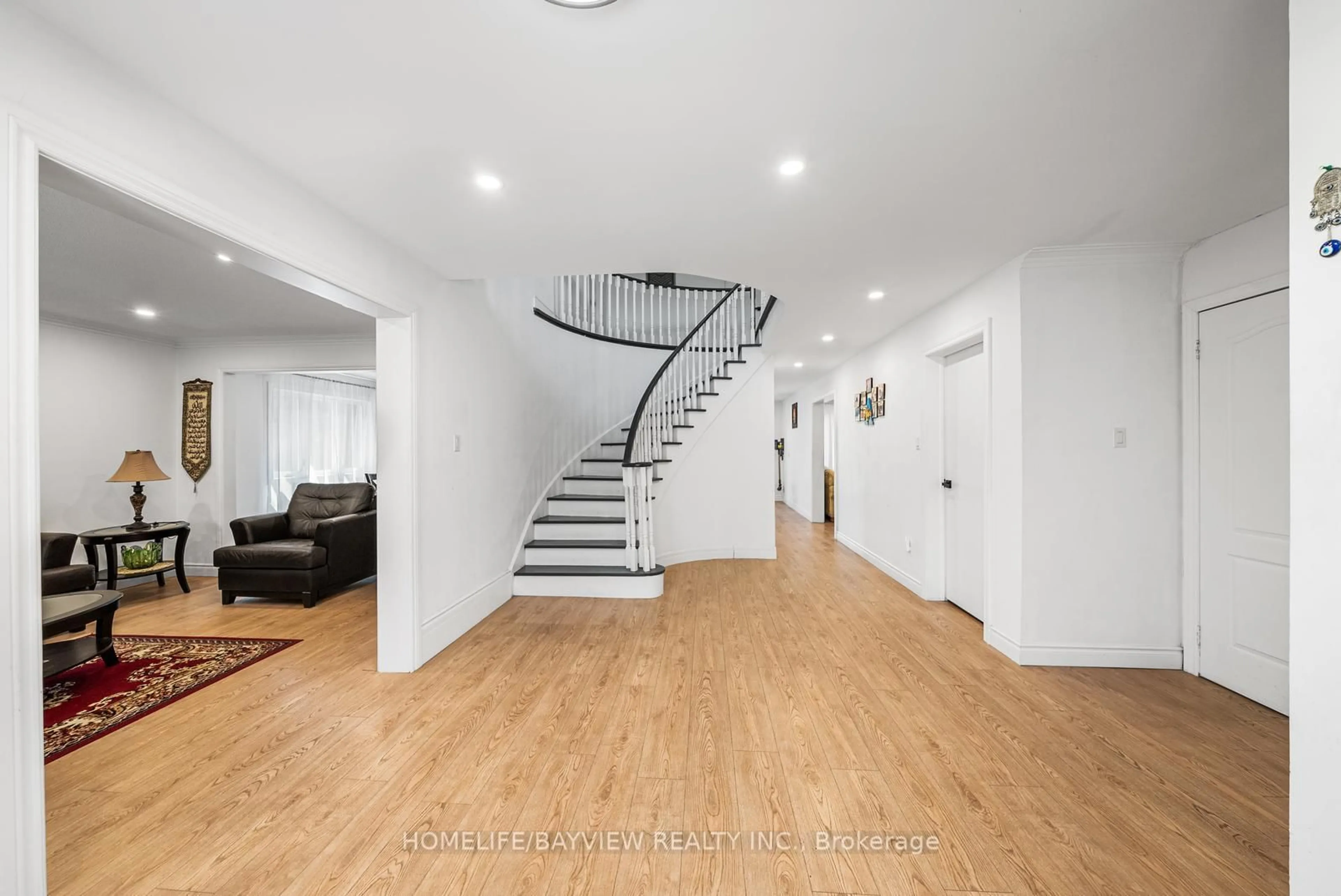 Indoor foyer for 2602 Mason Hts, Mississauga Ontario L5B 2S2