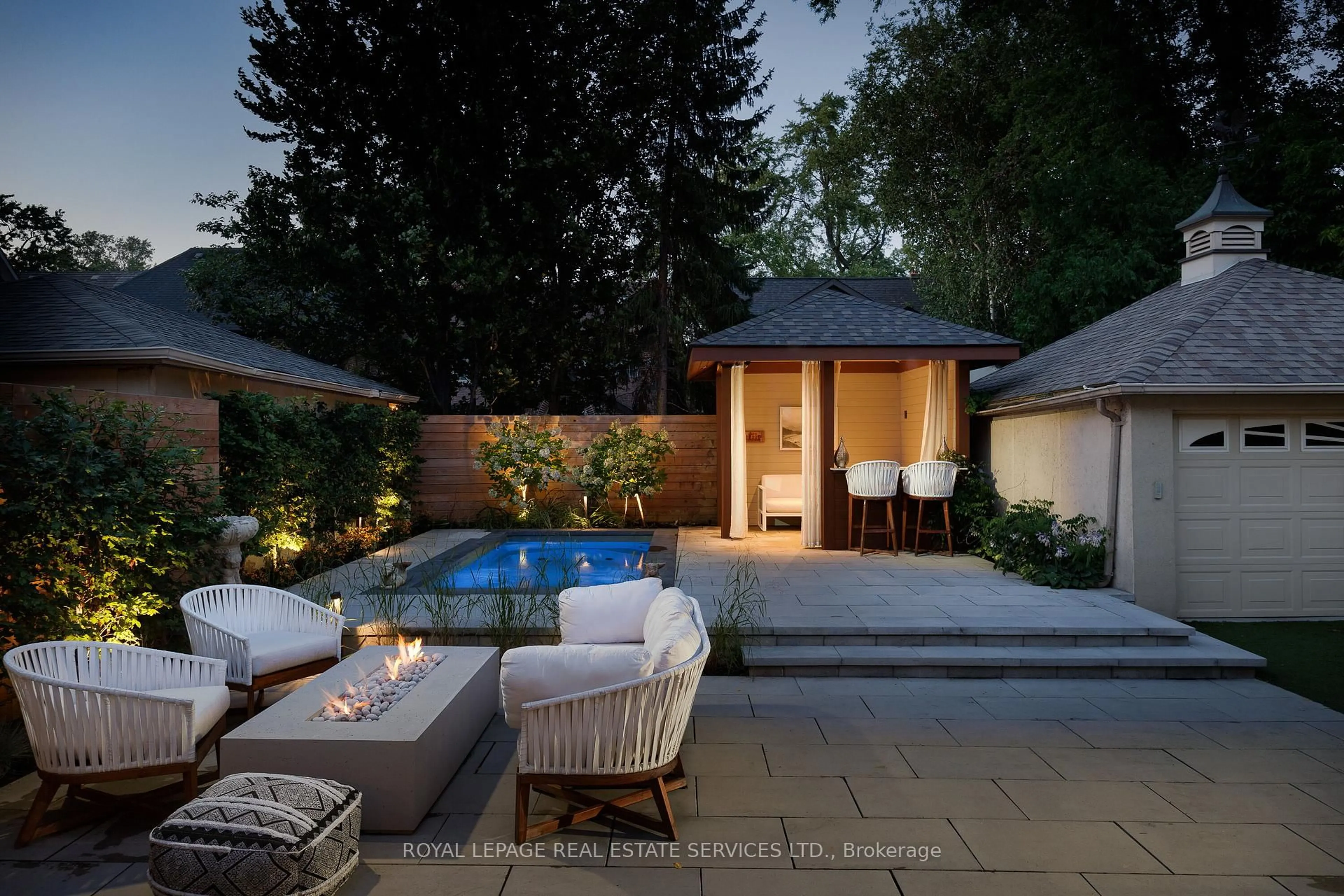 Patio, street for 95 The Kingsway, Toronto Ontario M8X 2T6