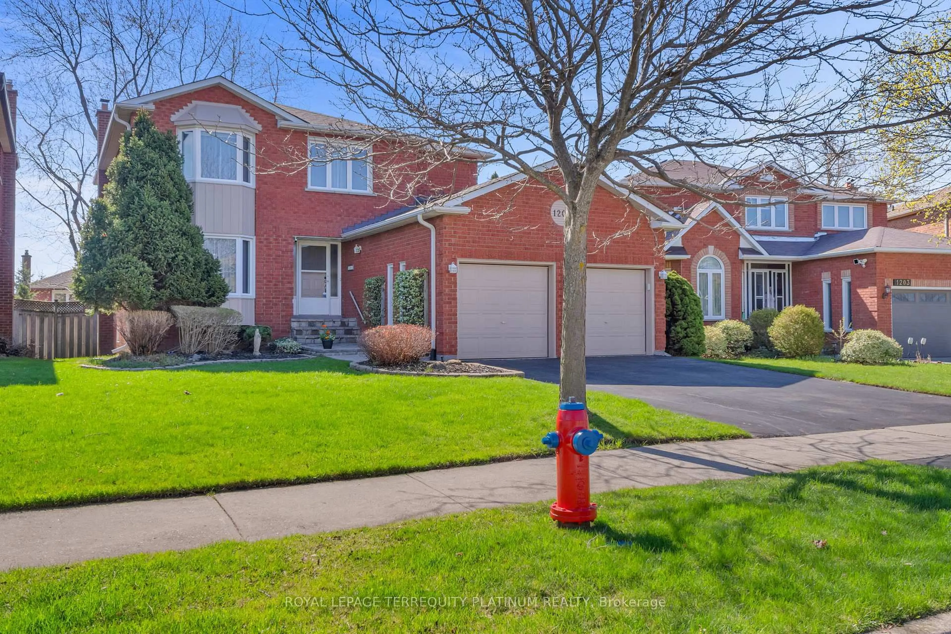 Home with brick exterior material, street for 1207 Greenwood Cres, Oakville Ontario L6J 6W6