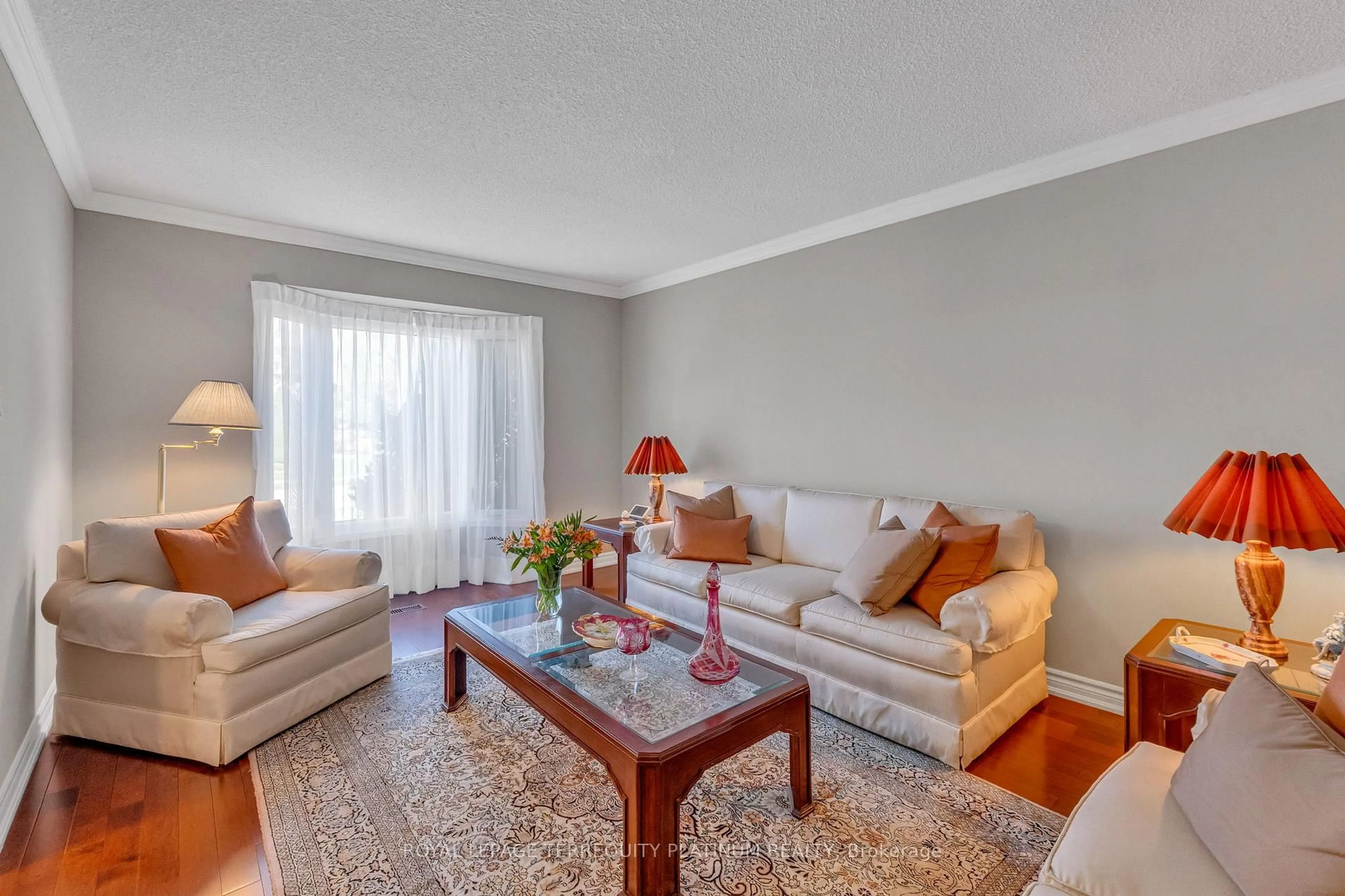 Living room with furniture, unknown for 1207 Greenwood Cres, Oakville Ontario L6J 6W6