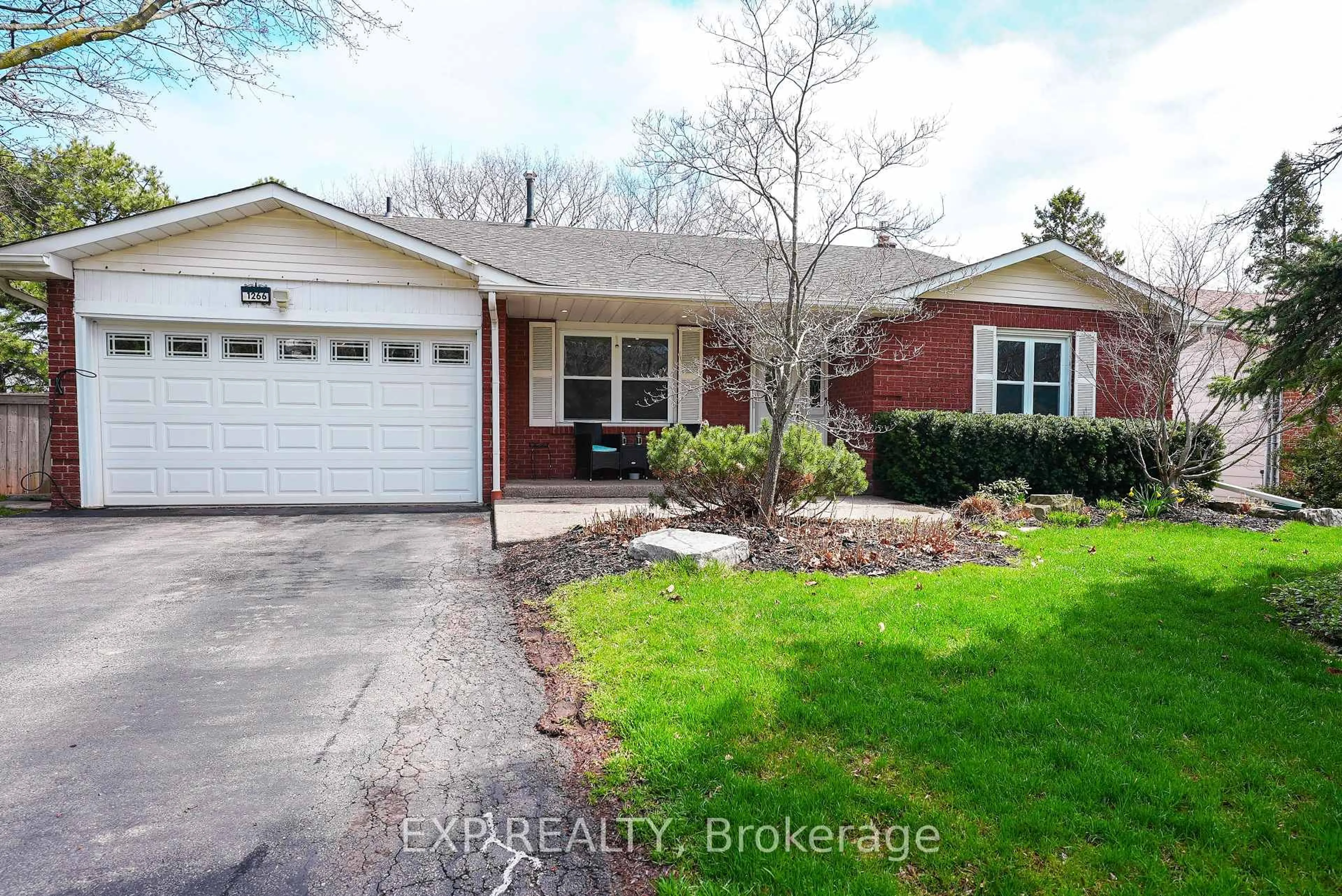 Home with brick exterior material, street for 1266 Lakeview Dr, Oakville Ontario L6H 2M8