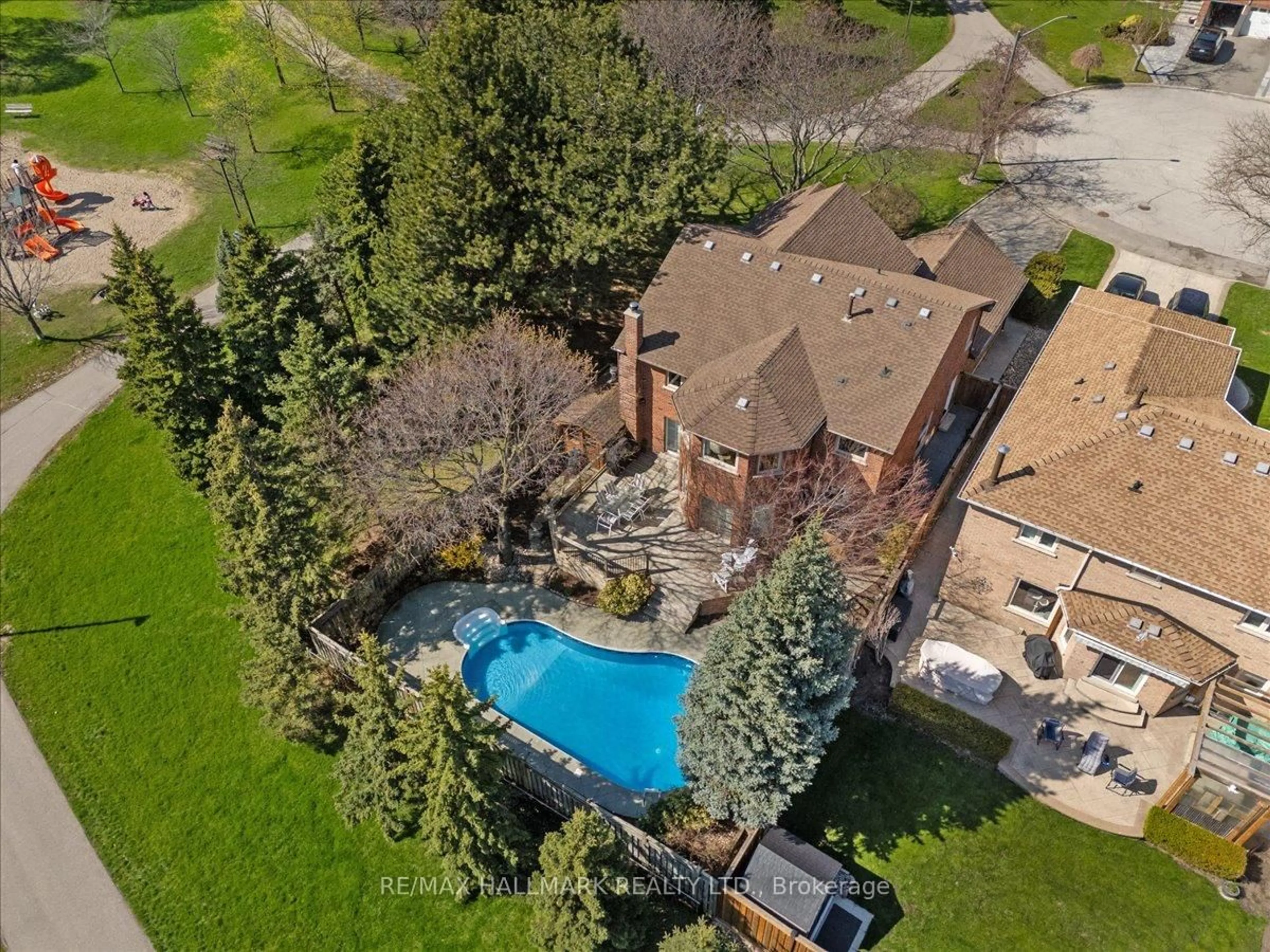 A pic from outside/outdoor area/front of a property/back of a property/a pic from drone, unknown for 3574 Irwin Crt, Mississauga Ontario L5L 4W3