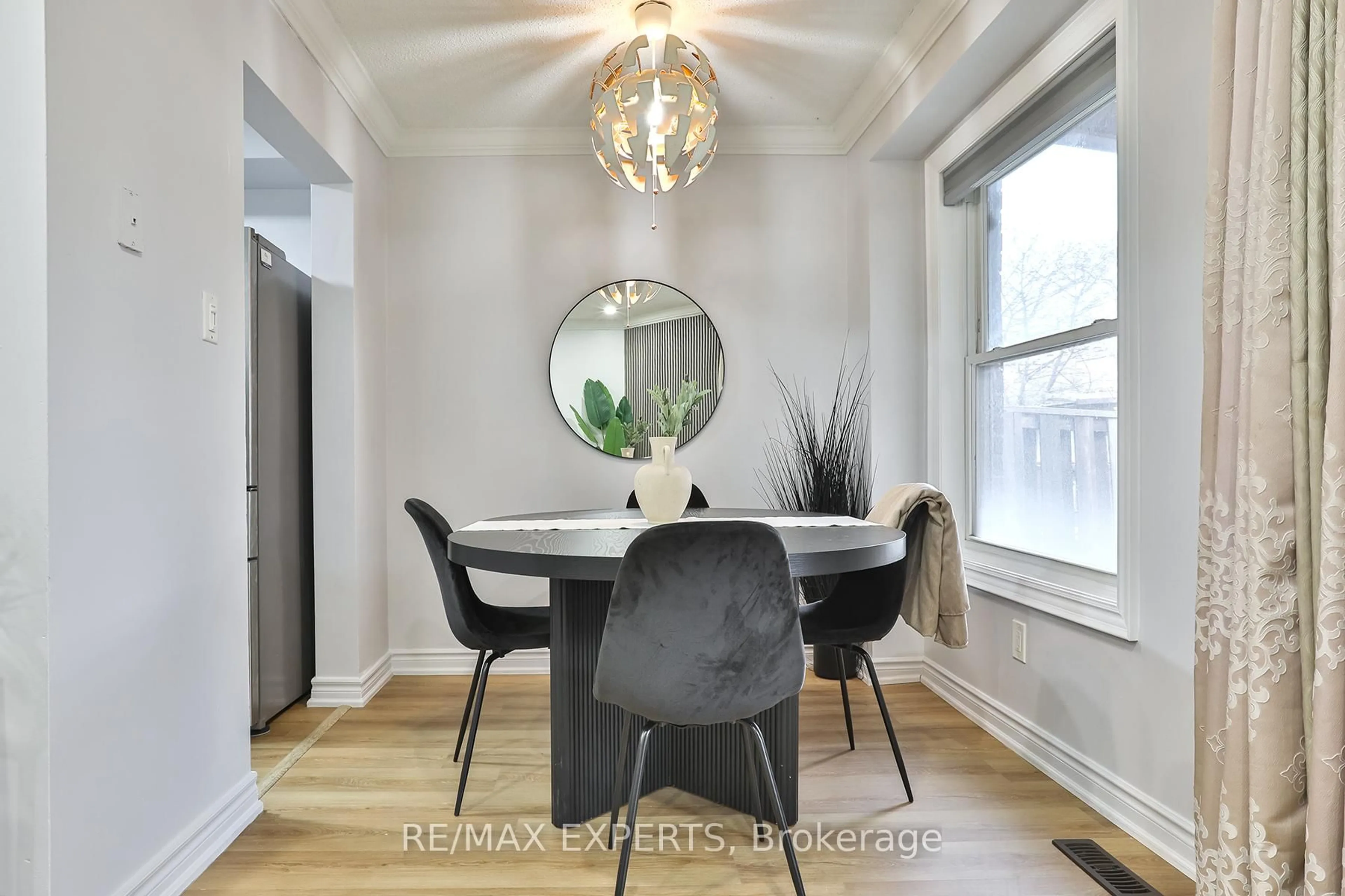 Dining room, unknown for 16 Hetherington Pl, Brampton Ontario L6S 5M7