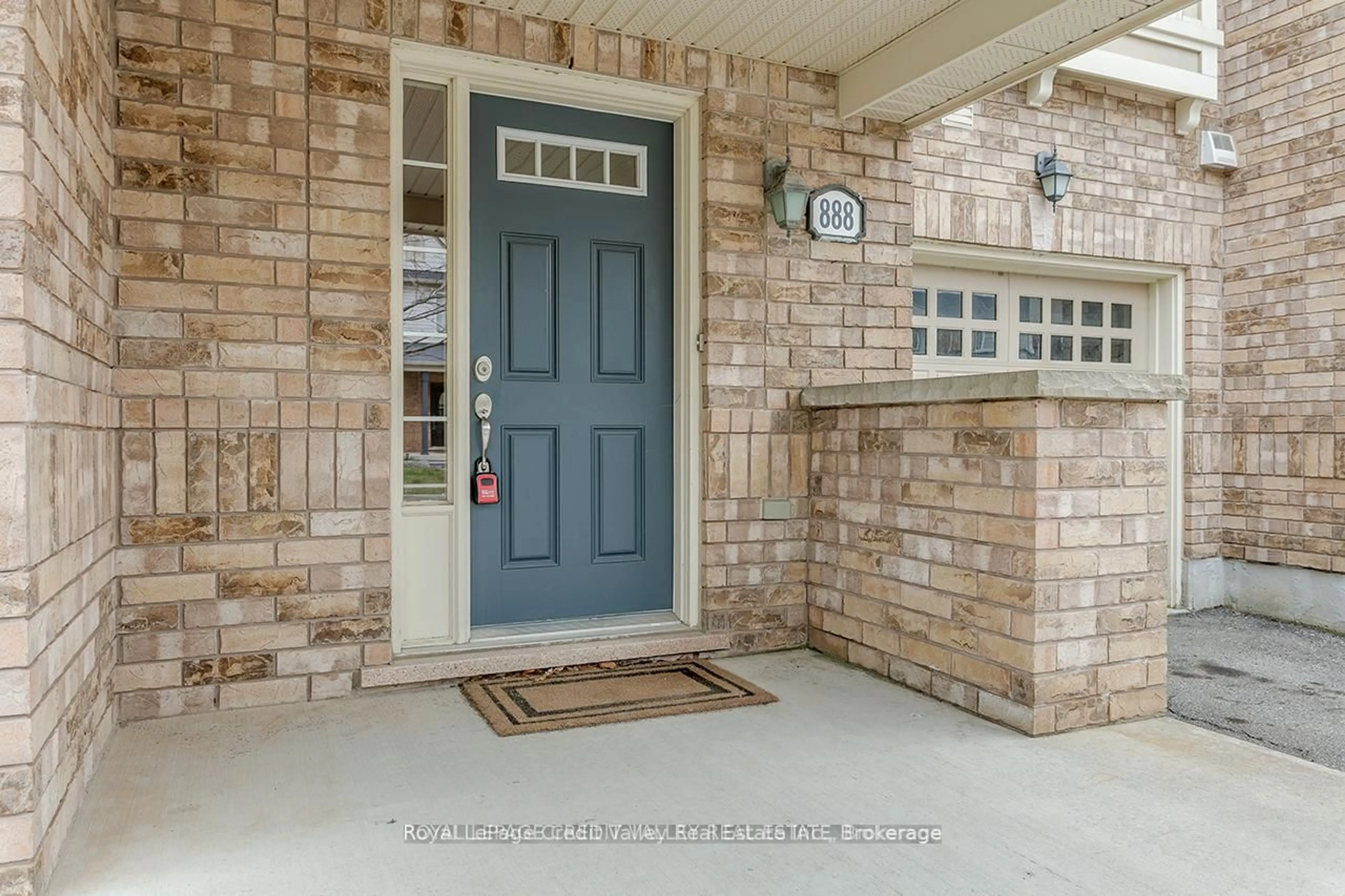 Indoor entryway for 888 Fowles Crt, Milton Ontario L9T 0Z8