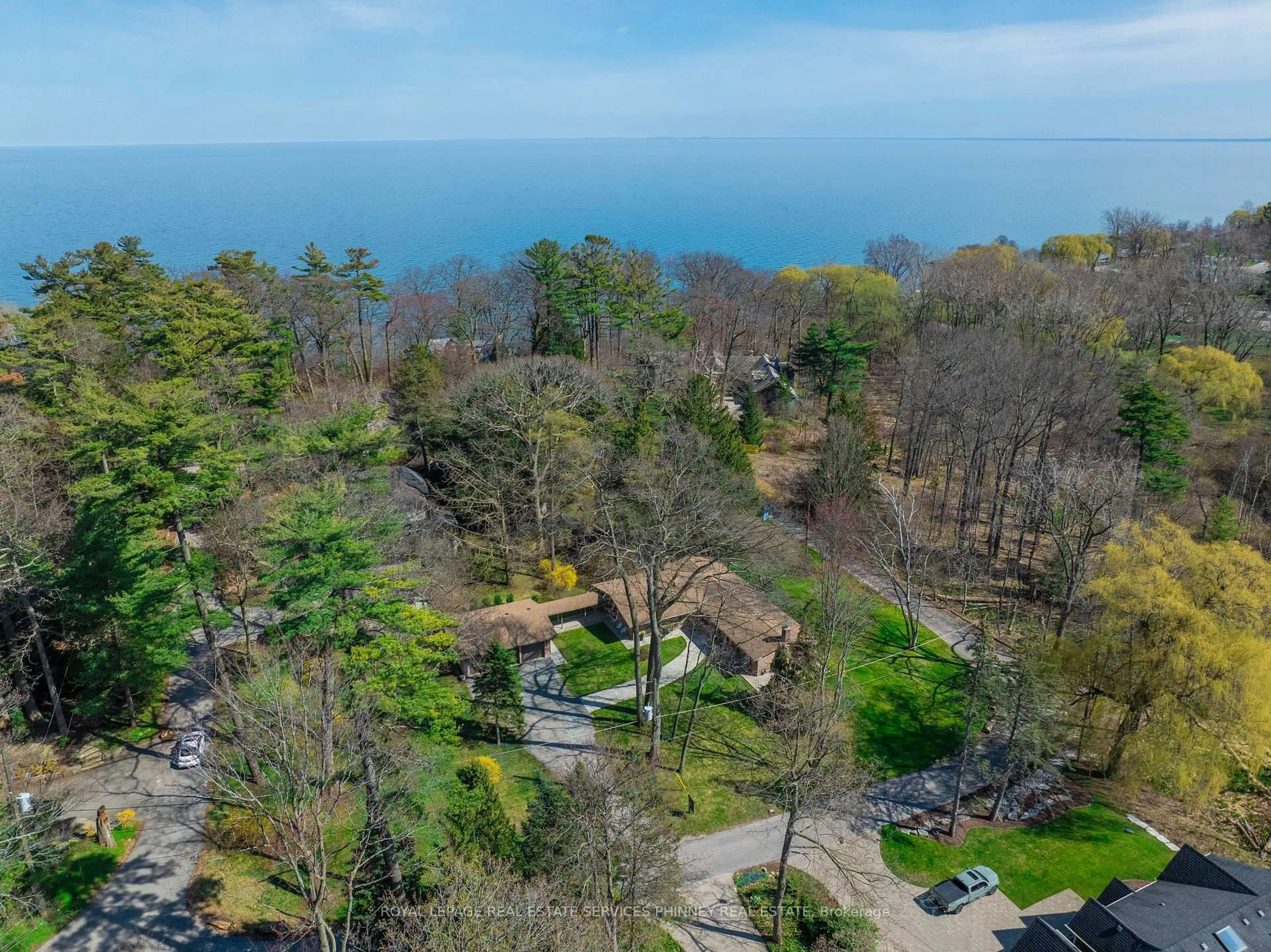 A pic from outside/outdoor area/front of a property/back of a property/a pic from drone, water/lake/river/ocean view for 1066 Stockwell Ave, Mississauga Ontario L5H 1B4