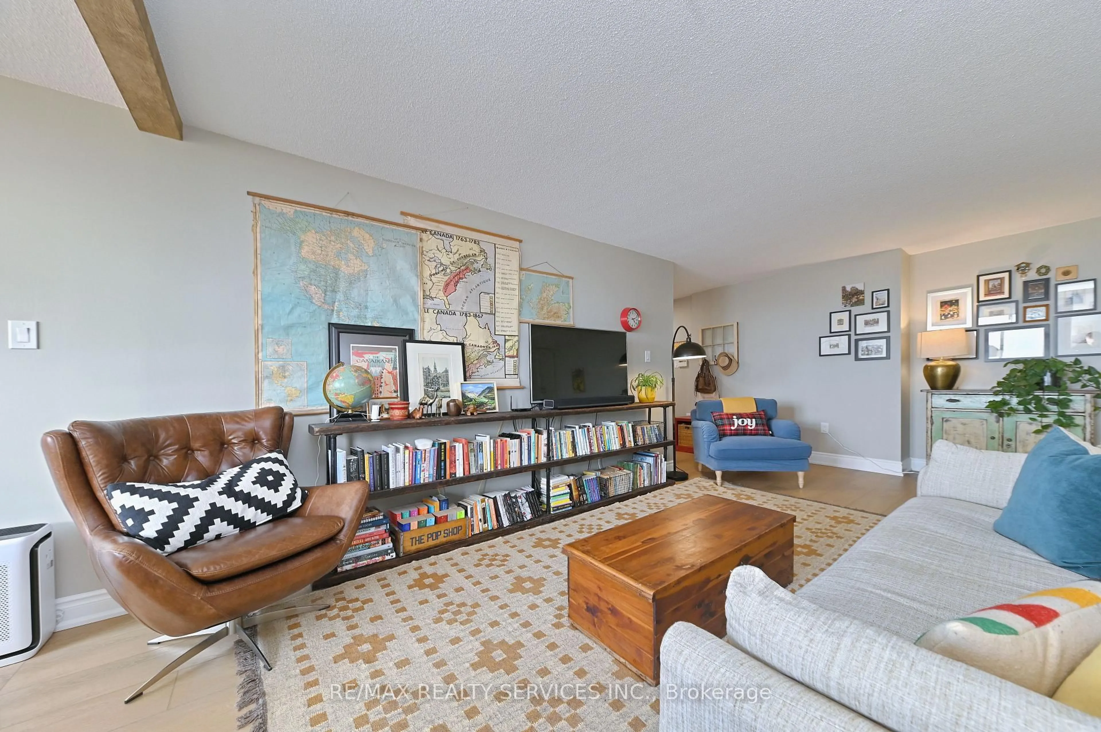 Living room with furniture, unknown for 20 Cherrytree Dr #905, Brampton Ontario L6Y 3V1