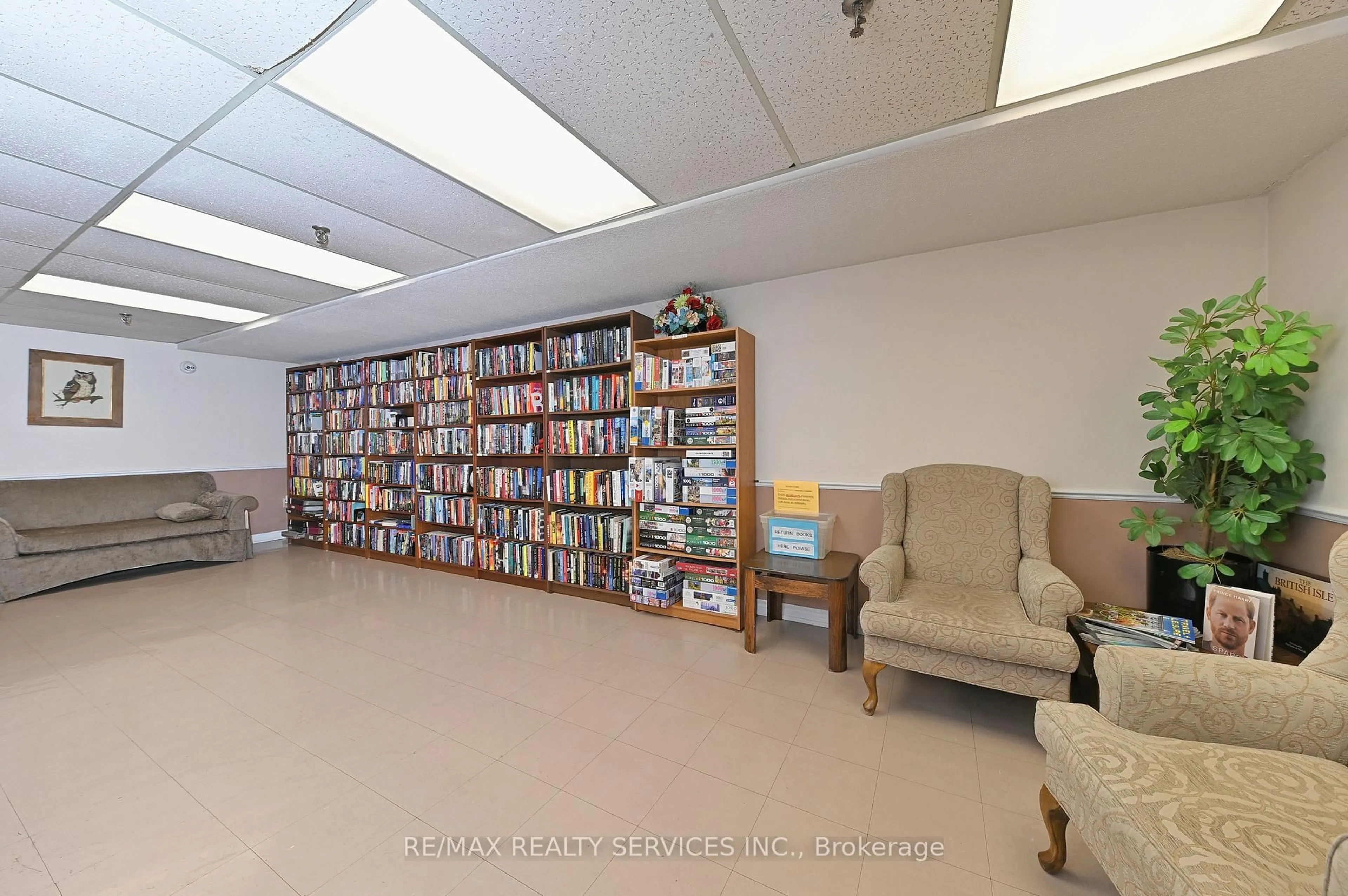 A pic of a room for 20 Cherrytree Dr #905, Brampton Ontario L6Y 3V1