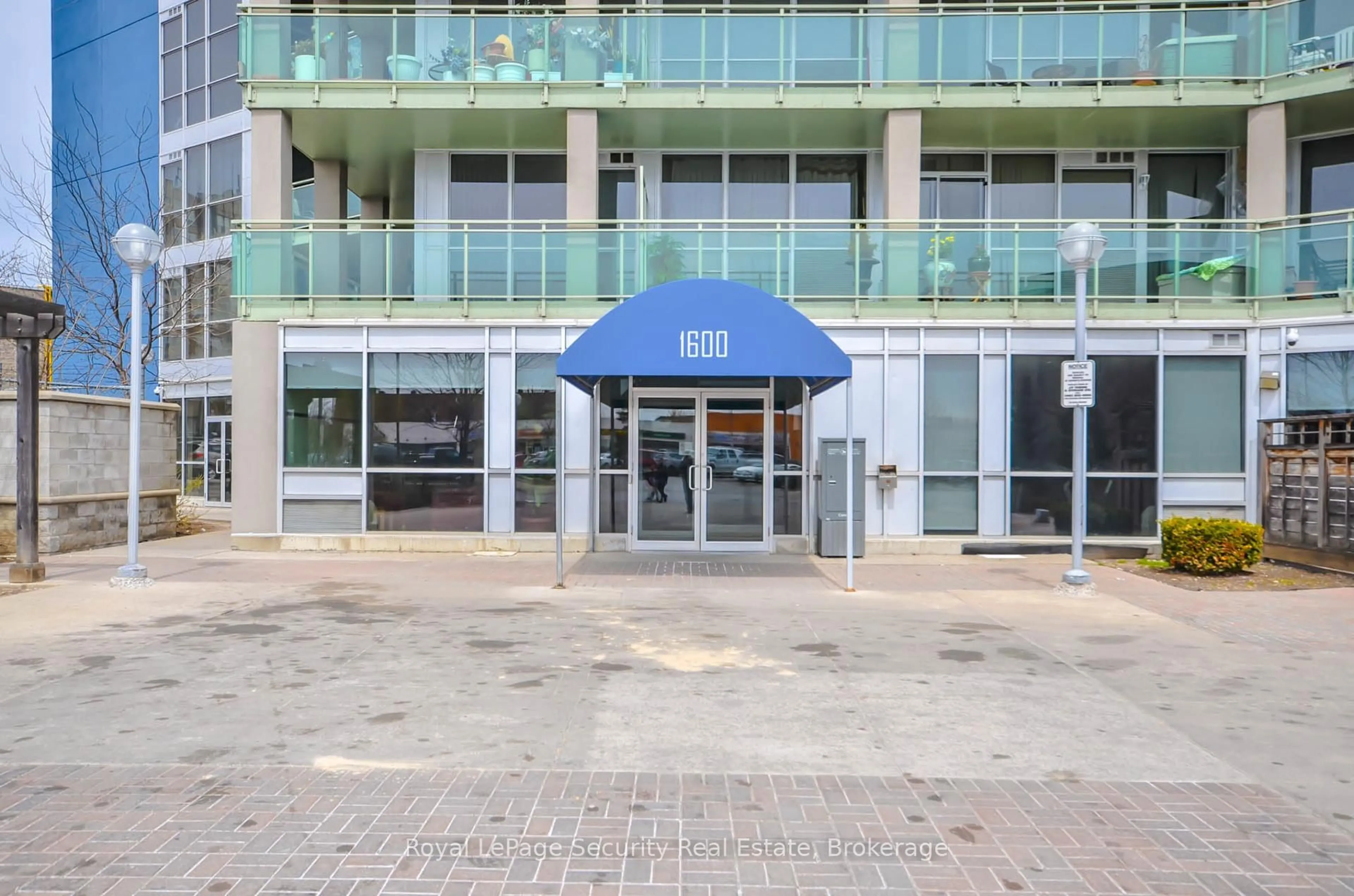 Indoor foyer for 1600 Keele St #911, Toronto Ontario M6N 6J1