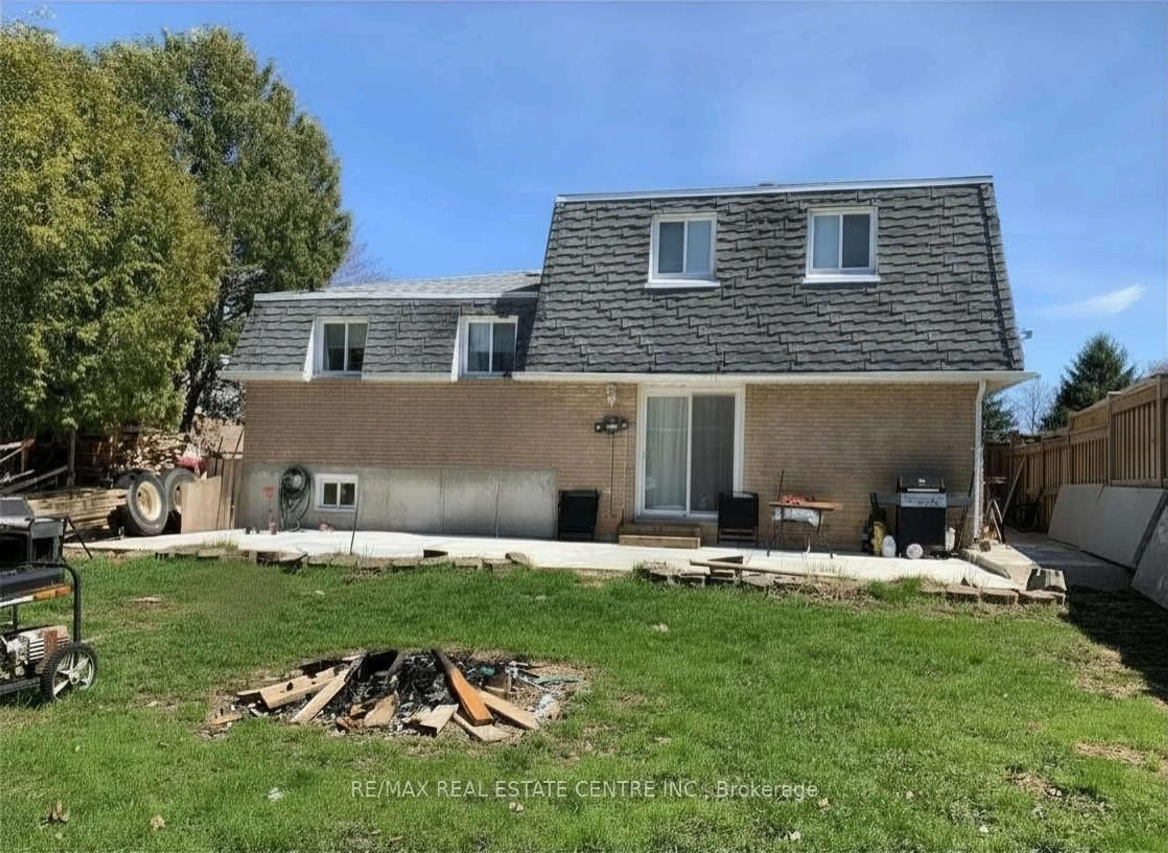 Home with vinyl exterior material, unknown for 94 Diane Dr, Orangeville Ontario L9W 3N5