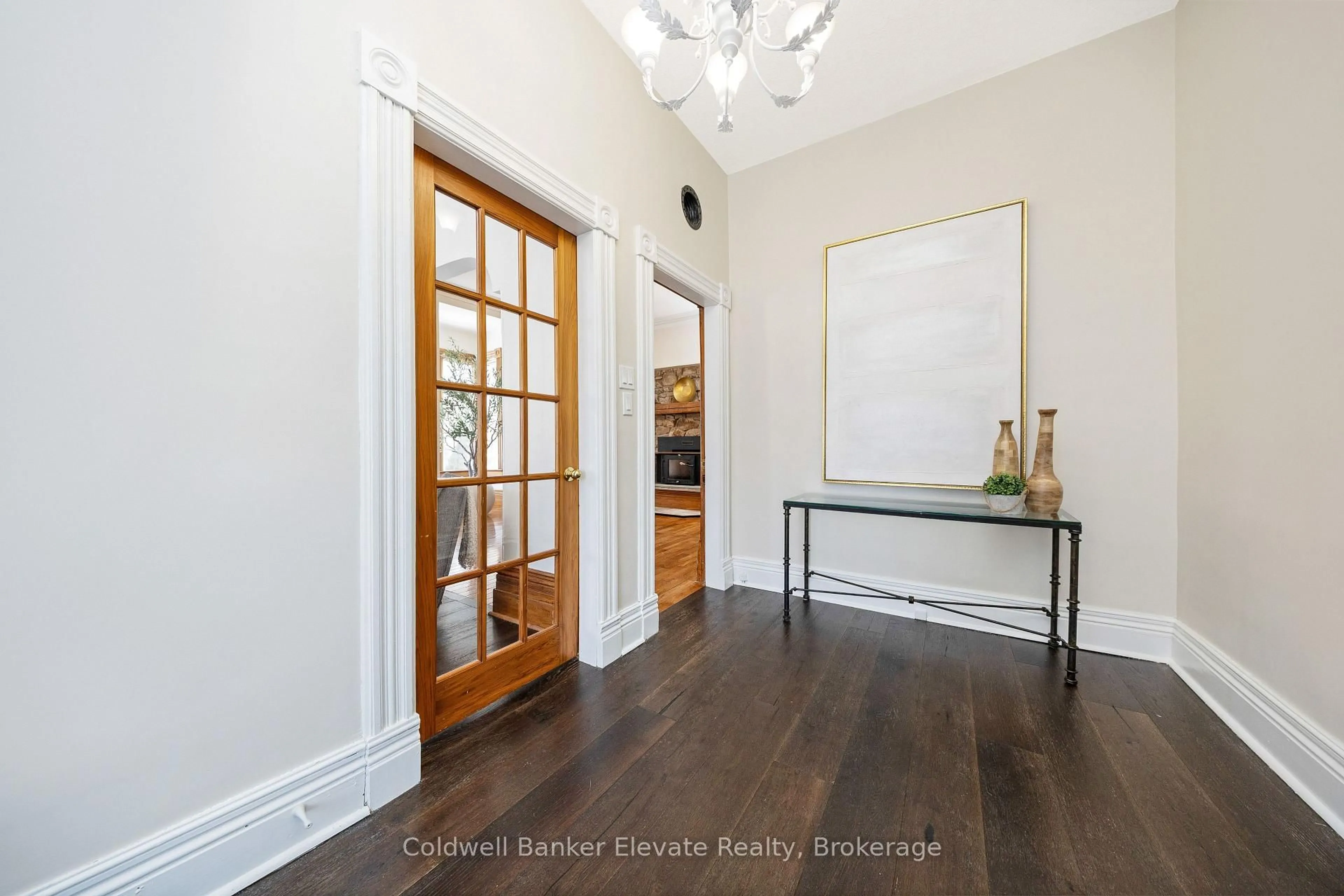 Indoor entryway for 6 Queen St, Halton Hills Ontario L7G 2E4