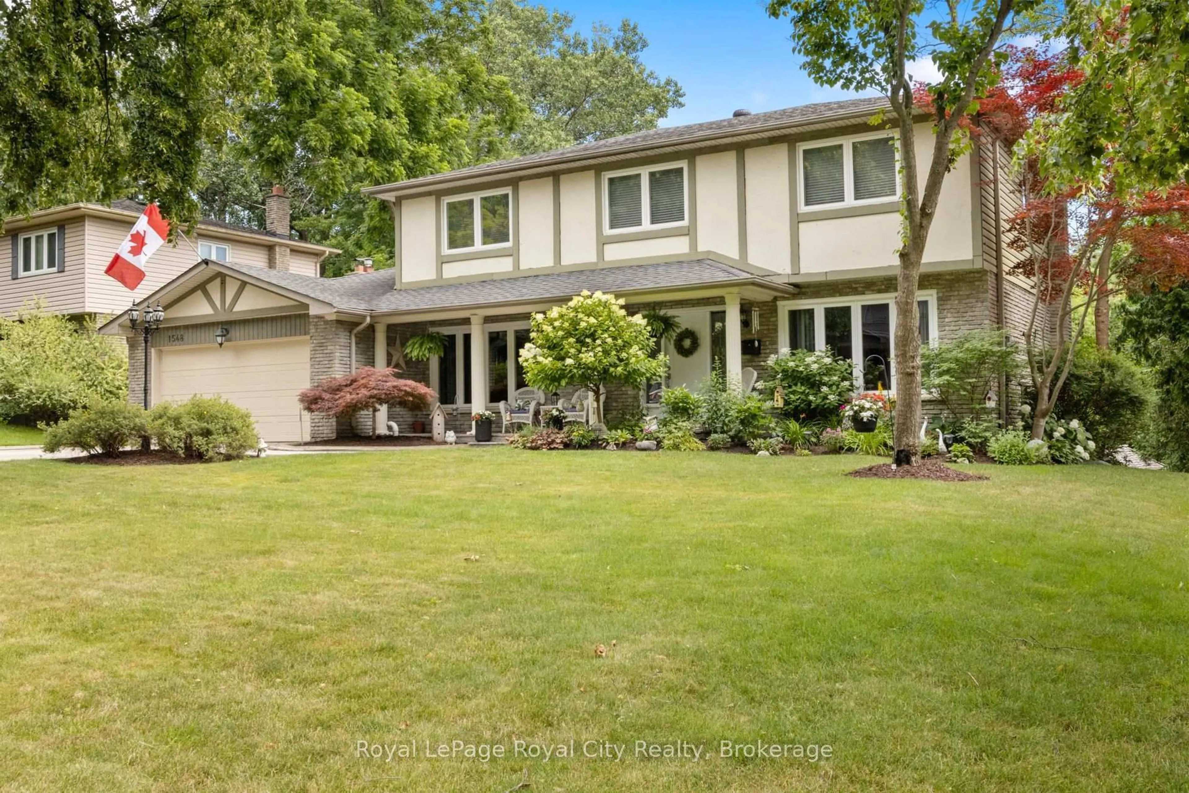 Home with vinyl exterior material, street for 1548 Troika Crt, Mississauga Ontario L5J 4C4