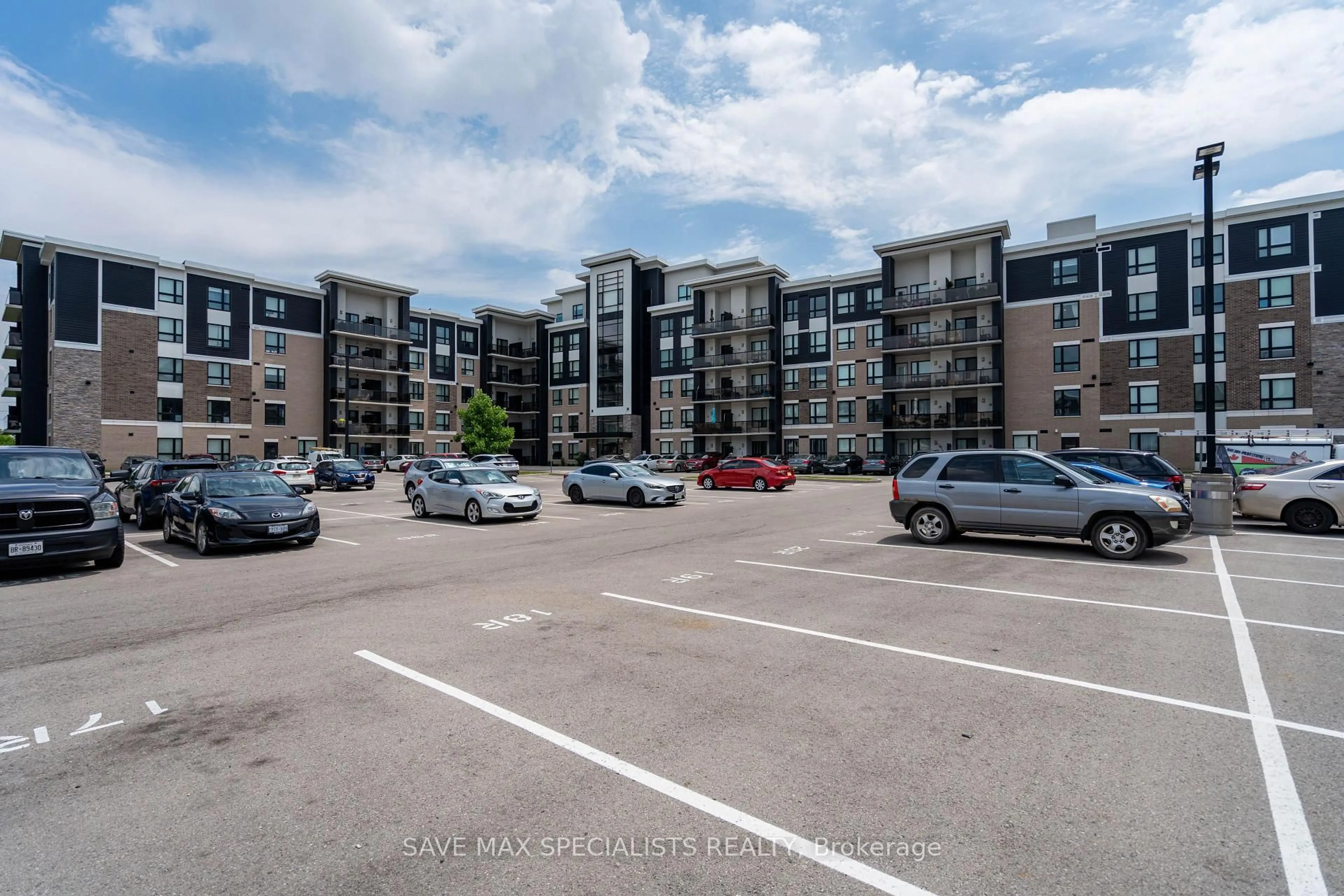 A pic from outside/outdoor area/front of a property/back of a property/a pic from drone, street for 640 Sauve St #422, Milton Ontario L9T 8M4