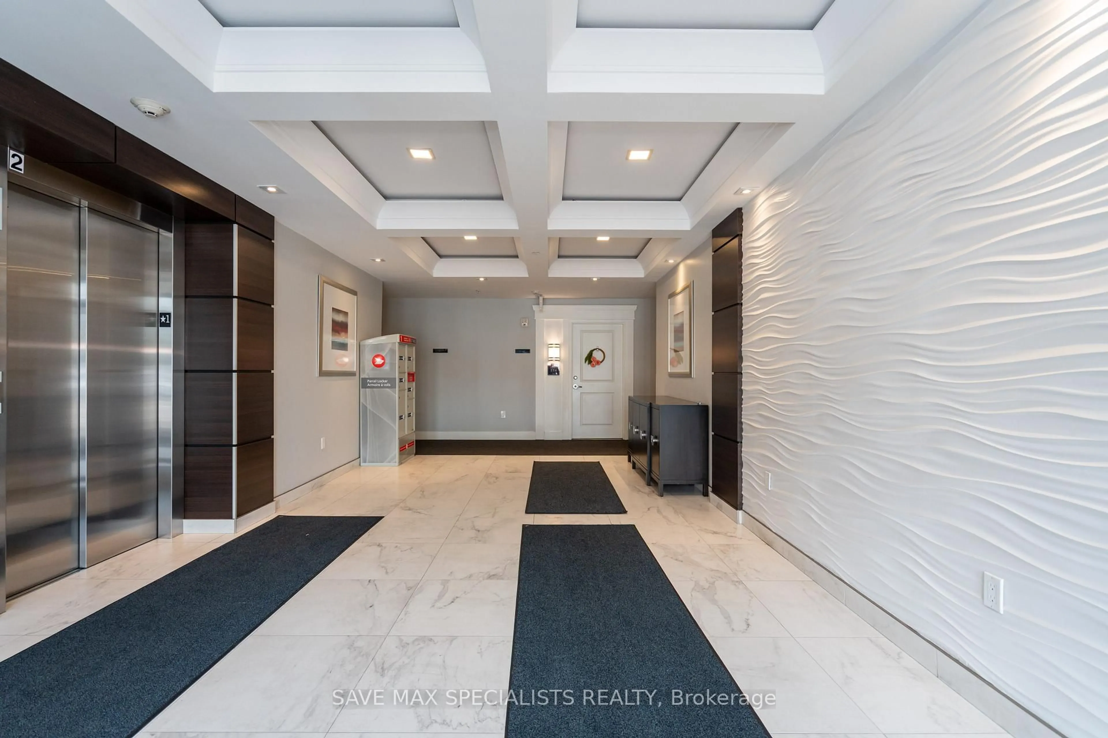 Indoor foyer for 640 Sauve St #422, Milton Ontario L9T 8M4