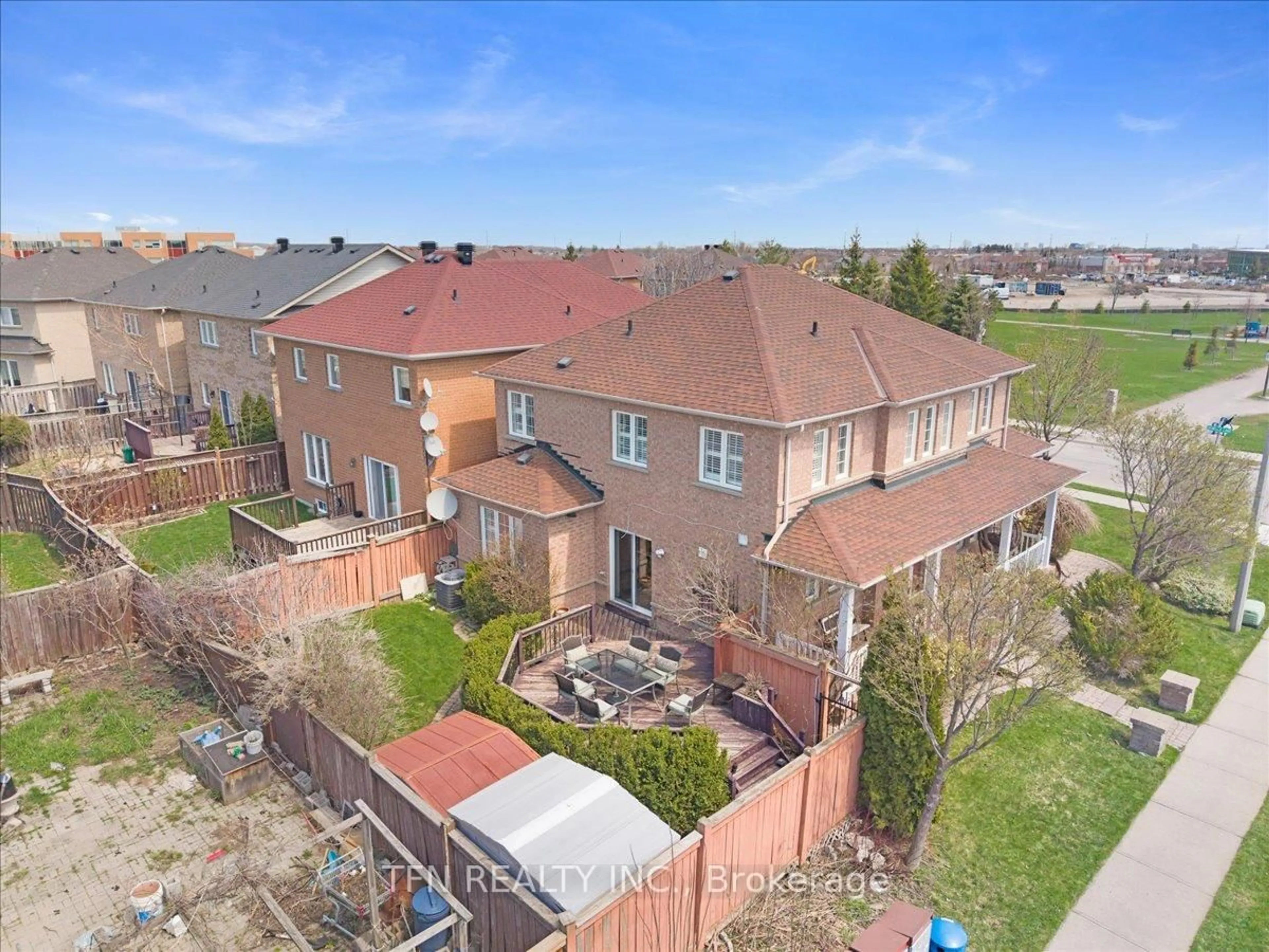 A pic from outside/outdoor area/front of a property/back of a property/a pic from drone, street for 70 Sewells Lane, Brampton Ontario L7A 2Z8