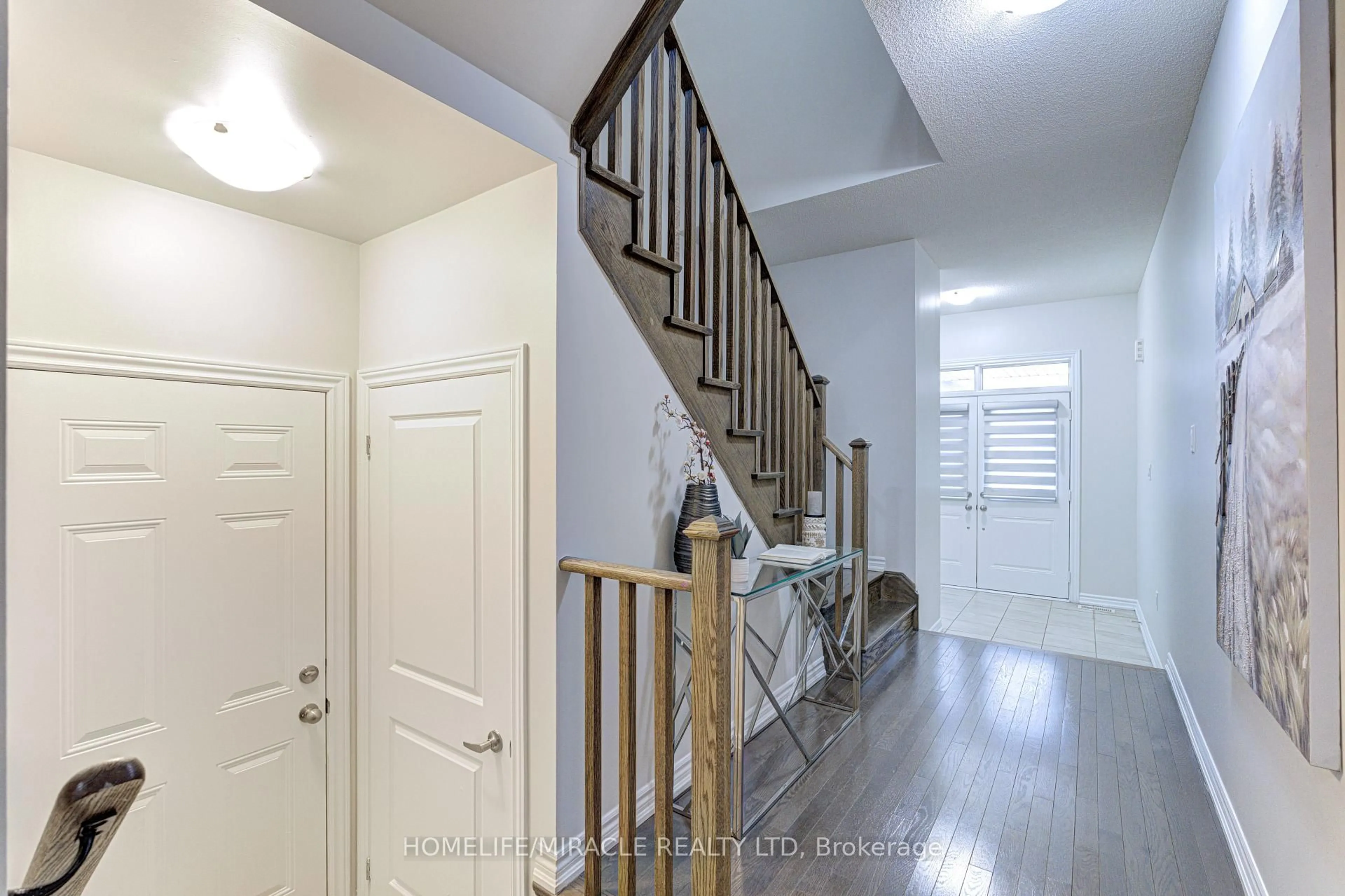 Indoor entryway for 13 Truffle Crt, Brampton Ontario L7A 5A6