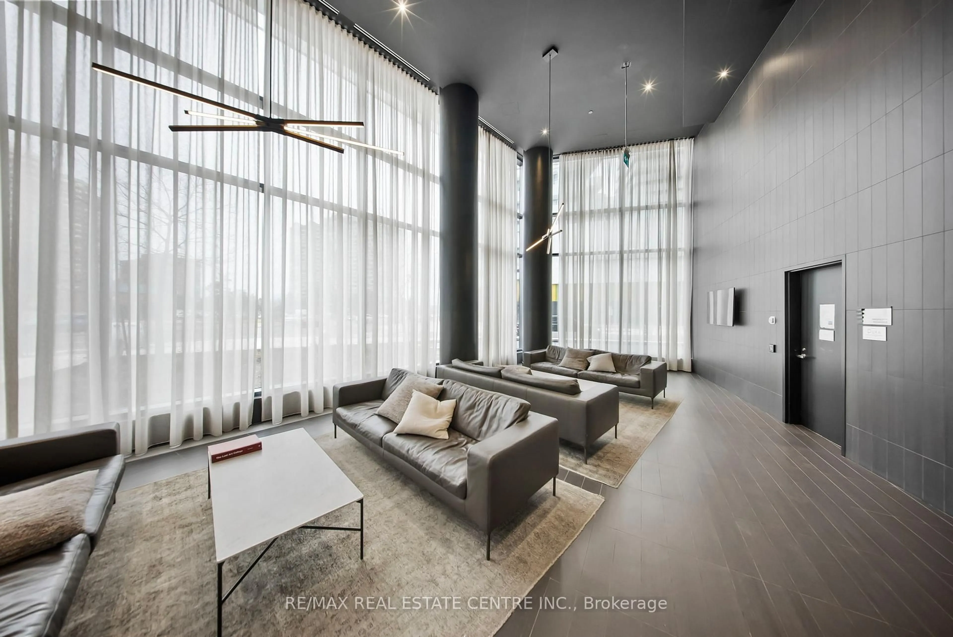 Lobby for 3900 Confederation Pkwy #215, Mississauga Ontario L5B 0M3