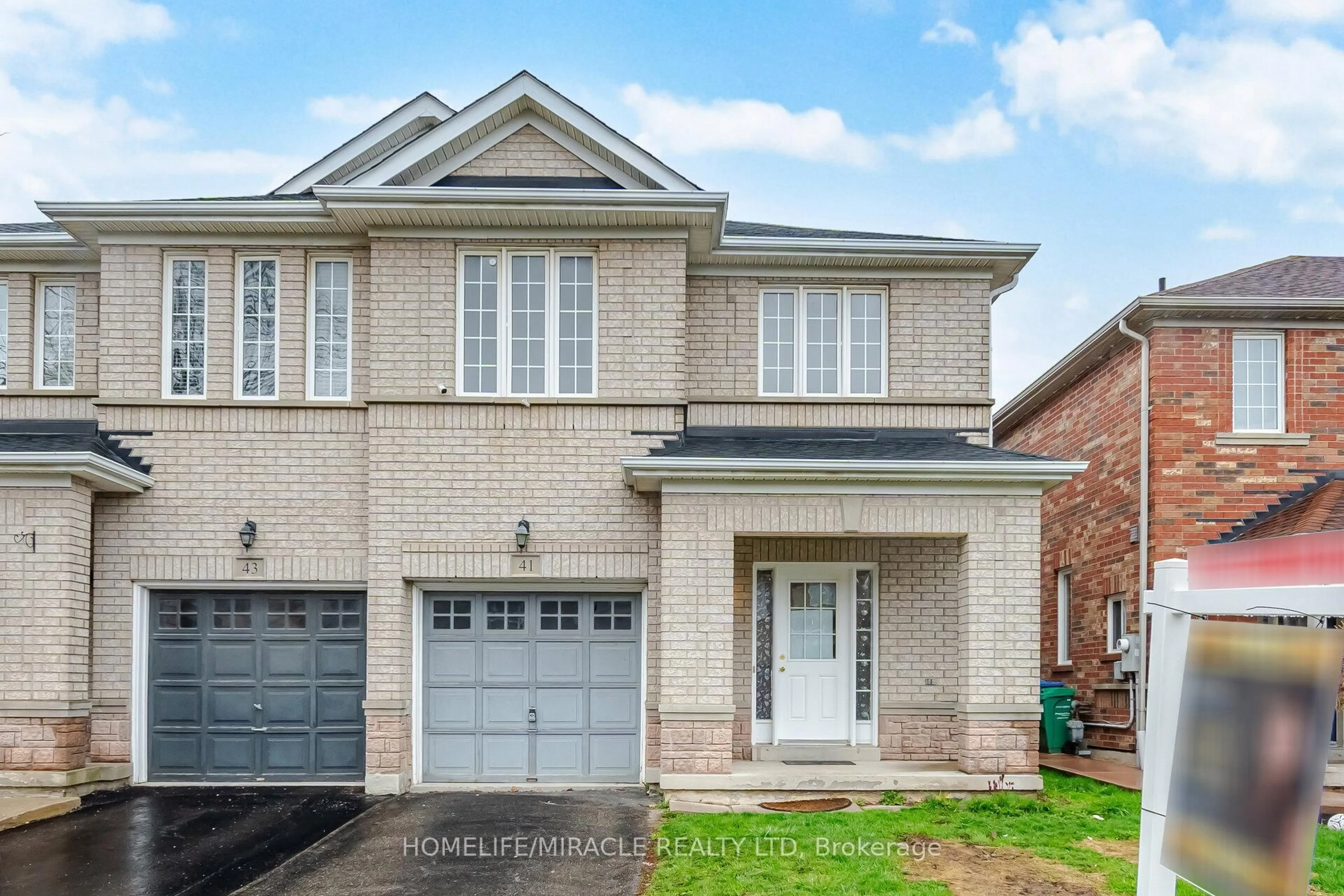 Home with brick exterior material, street for 41 Hollingsworth Circ, Brampton Ontario L7A 0J7