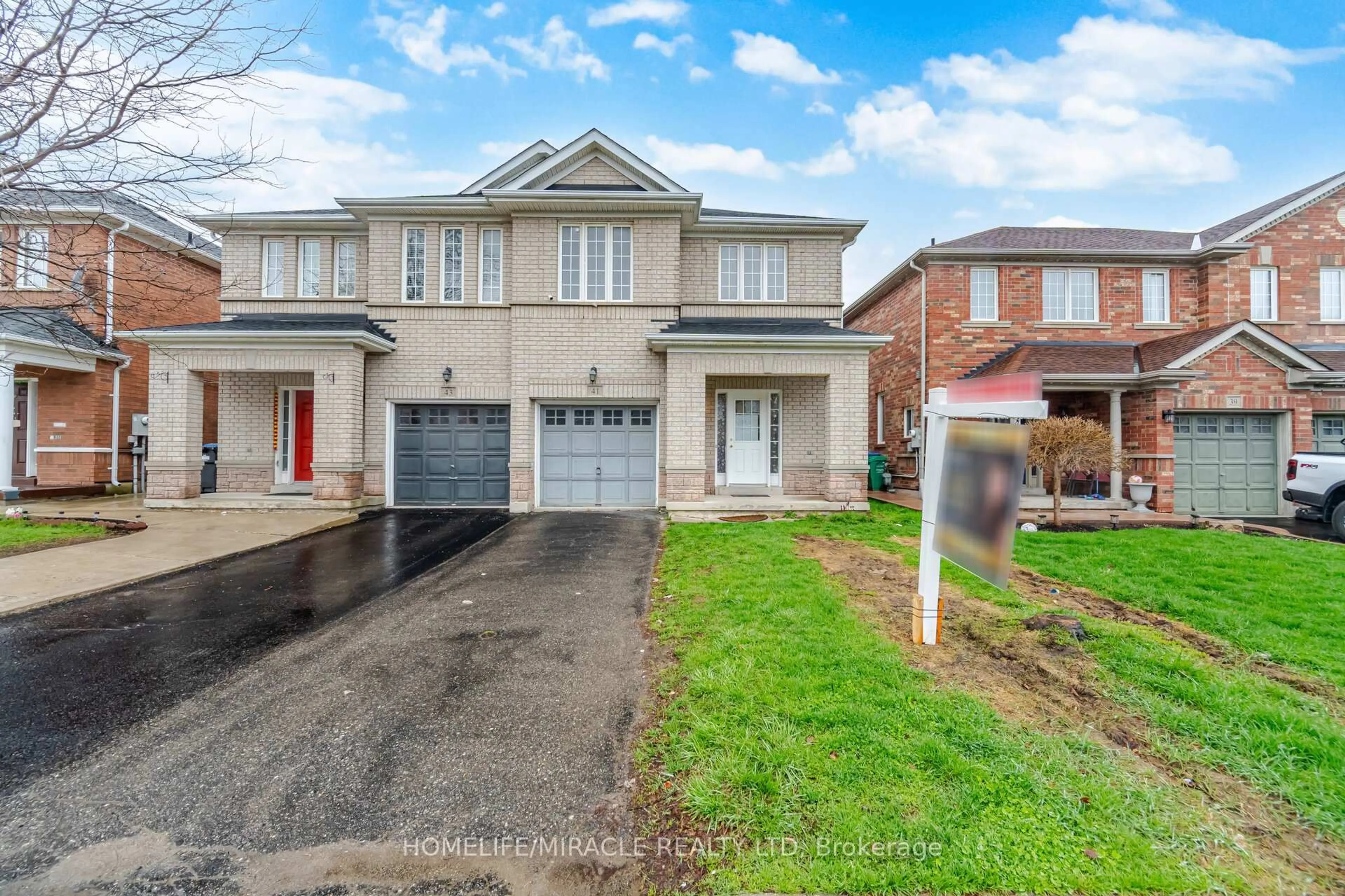 Home with brick exterior material, street for 41 Hollingsworth Circ, Brampton Ontario L7A 0J7