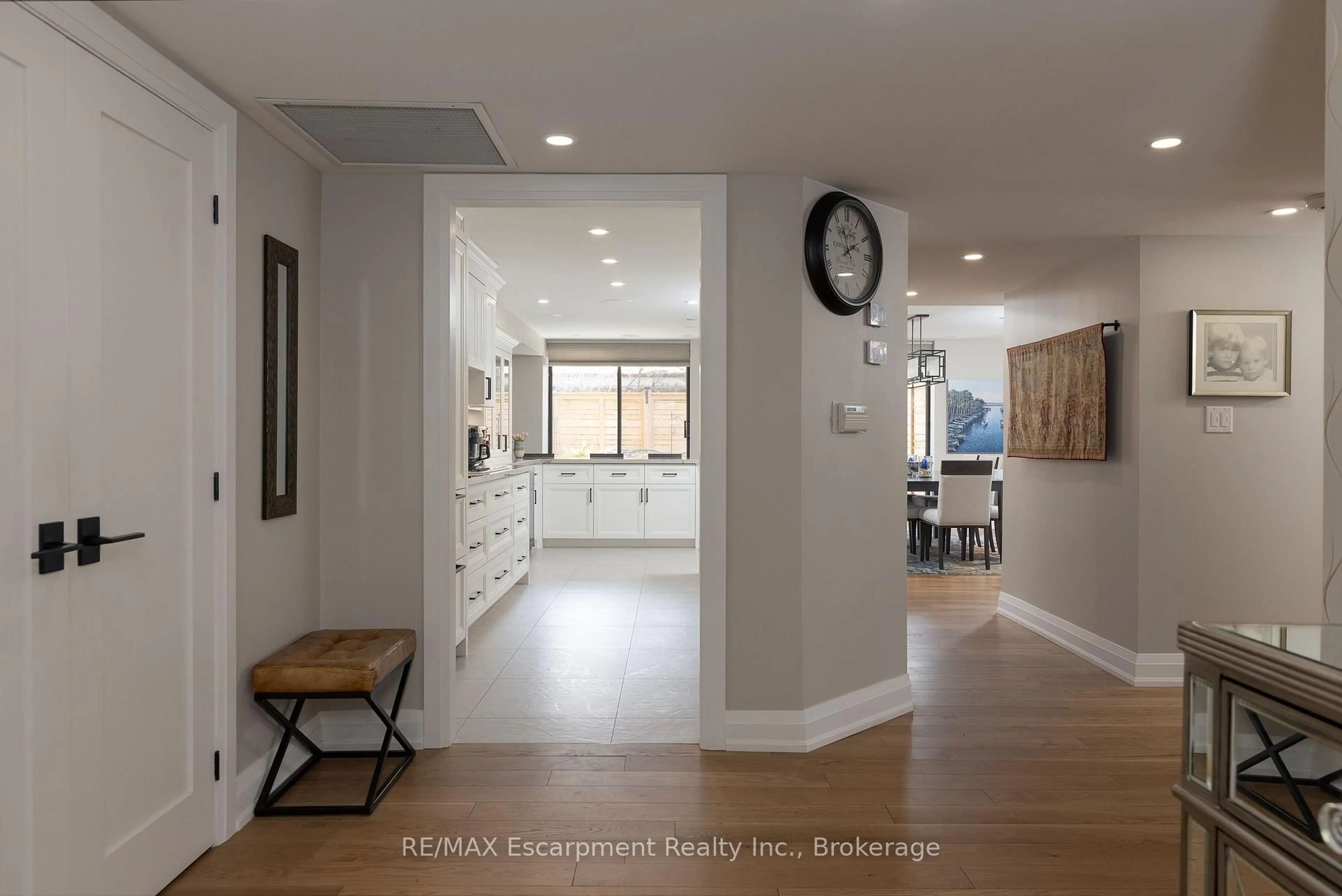 Indoor entryway for 100 Lakeshore Rd #303, Oakville Ontario L6J 6M9