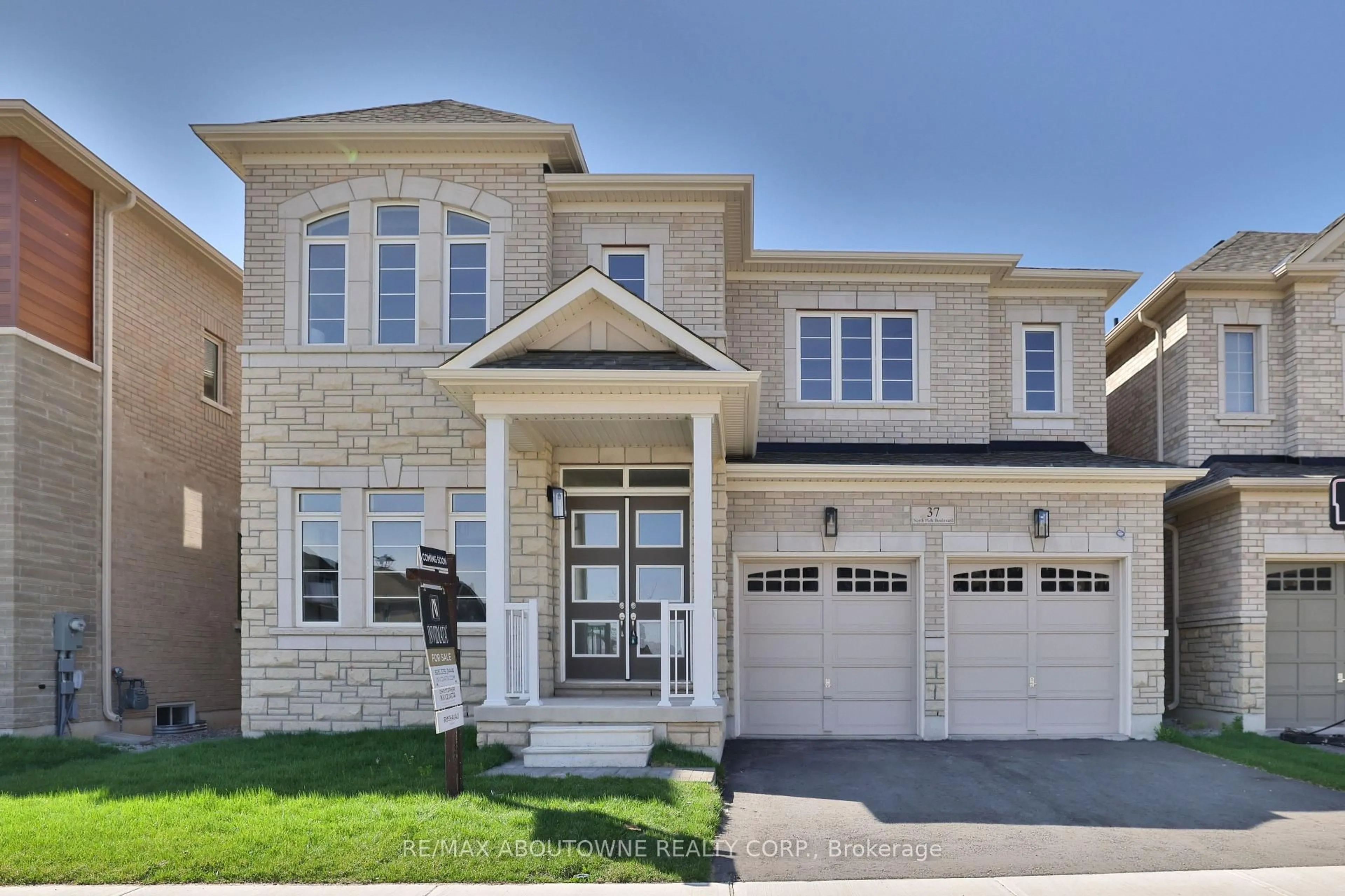Home with brick exterior material, street for 37 North Park Blvd, Oakville Ontario L6M 0W8