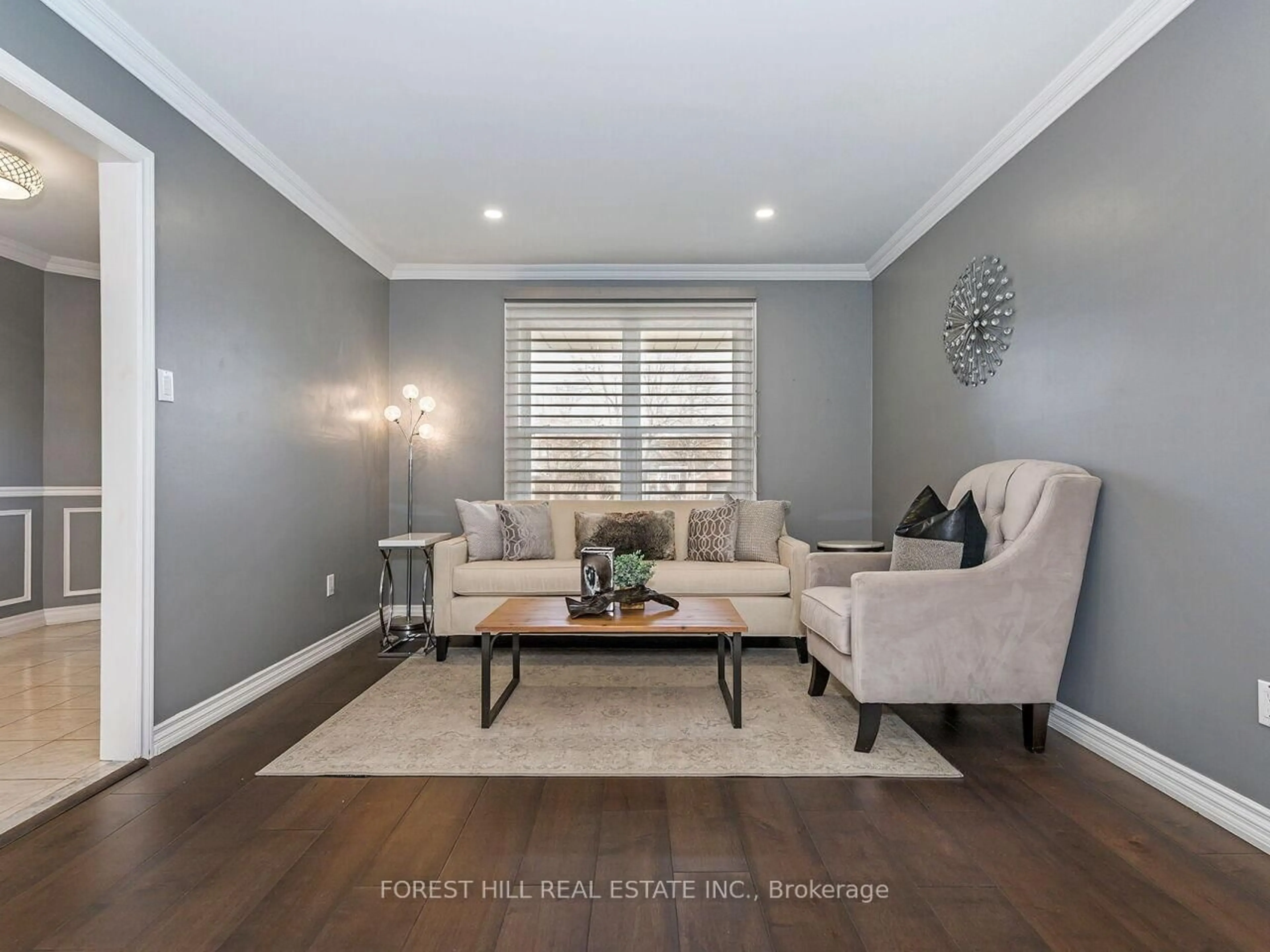 Living room with furniture, wood/laminate floor for 4174 Rossland Cres, Mississauga Ontario L5L 4B5