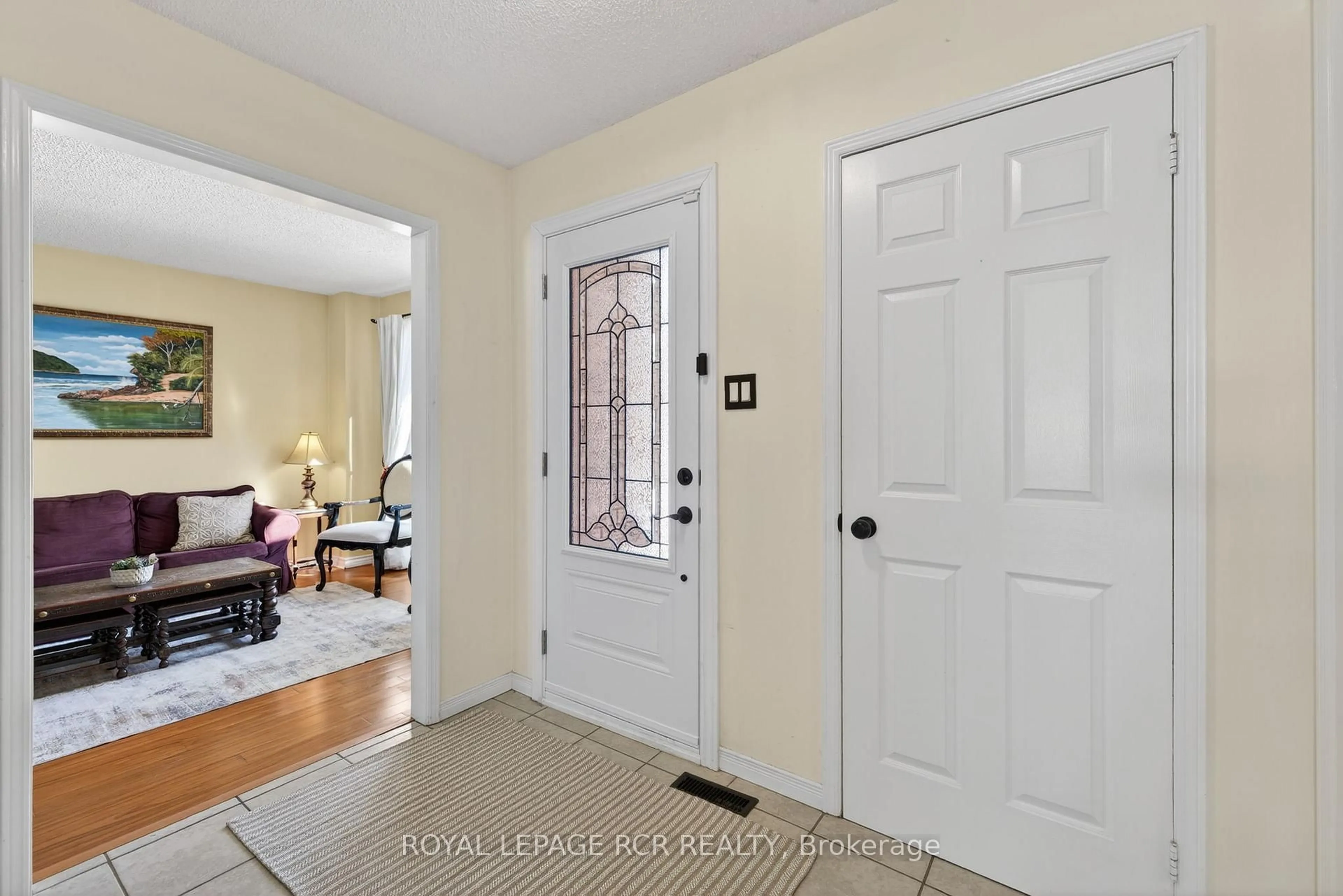Indoor entryway for 21 Webster Way, Halton Hills Ontario L7G 5J7
