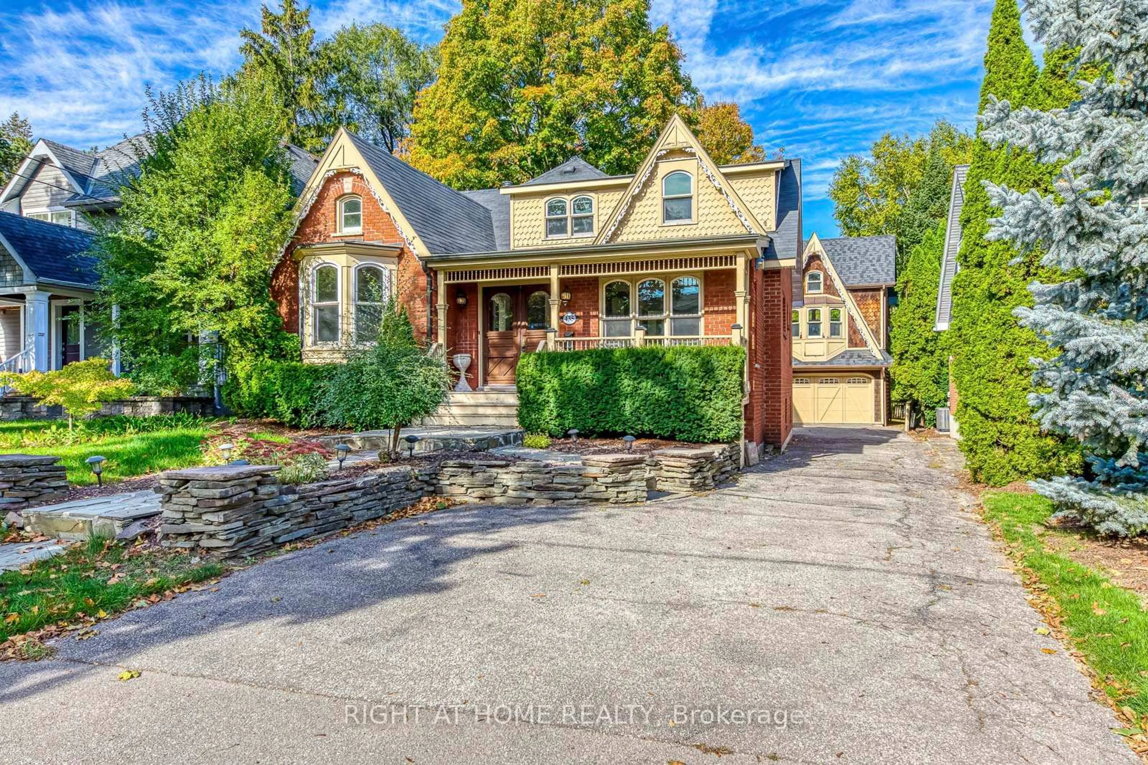 Home with brick exterior material, street for 435 Maple Ave, Oakville Ontario L6J 2J2